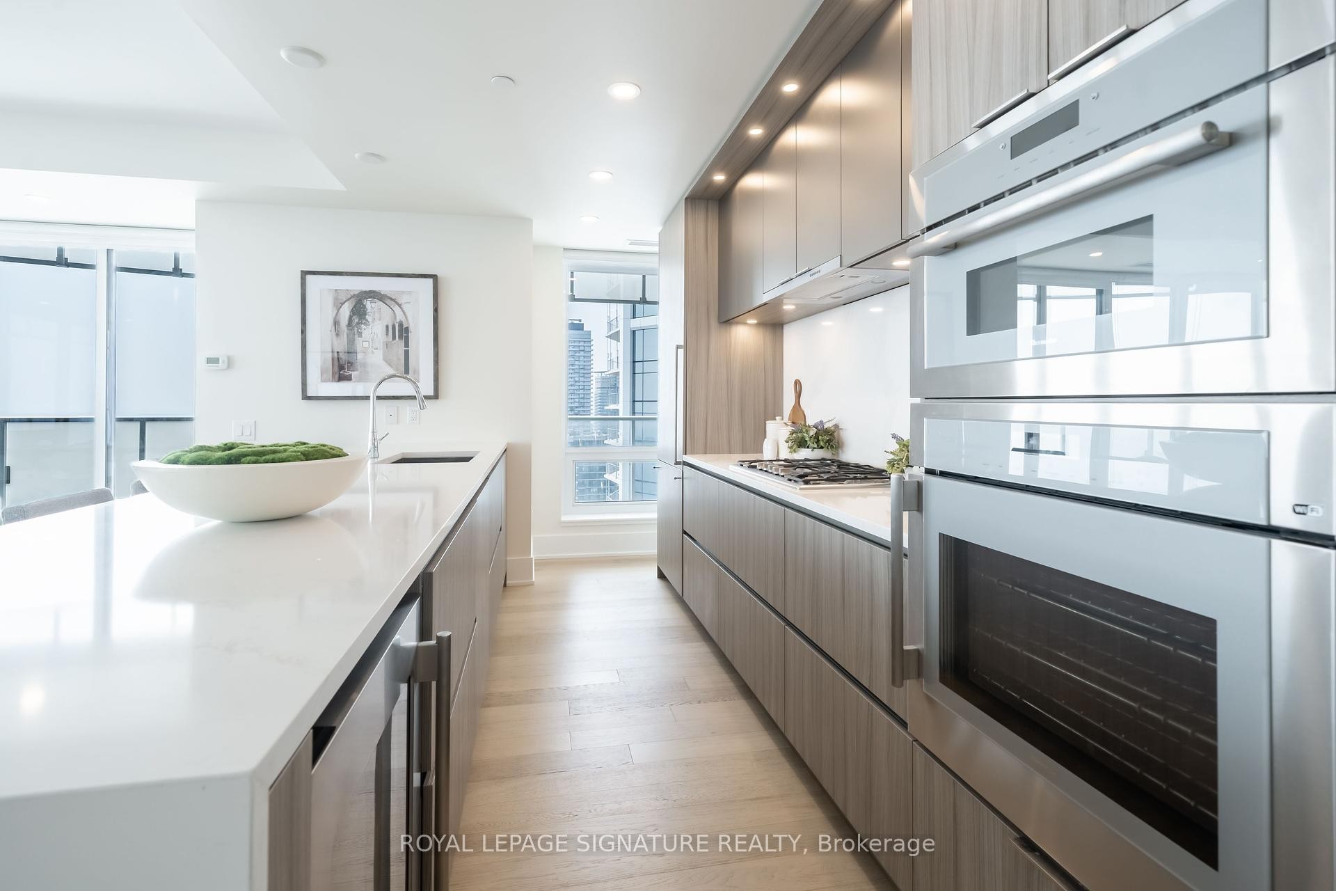 









28


Freeland

Street, 5402,
Toronto,




ON
M5E 1E3

