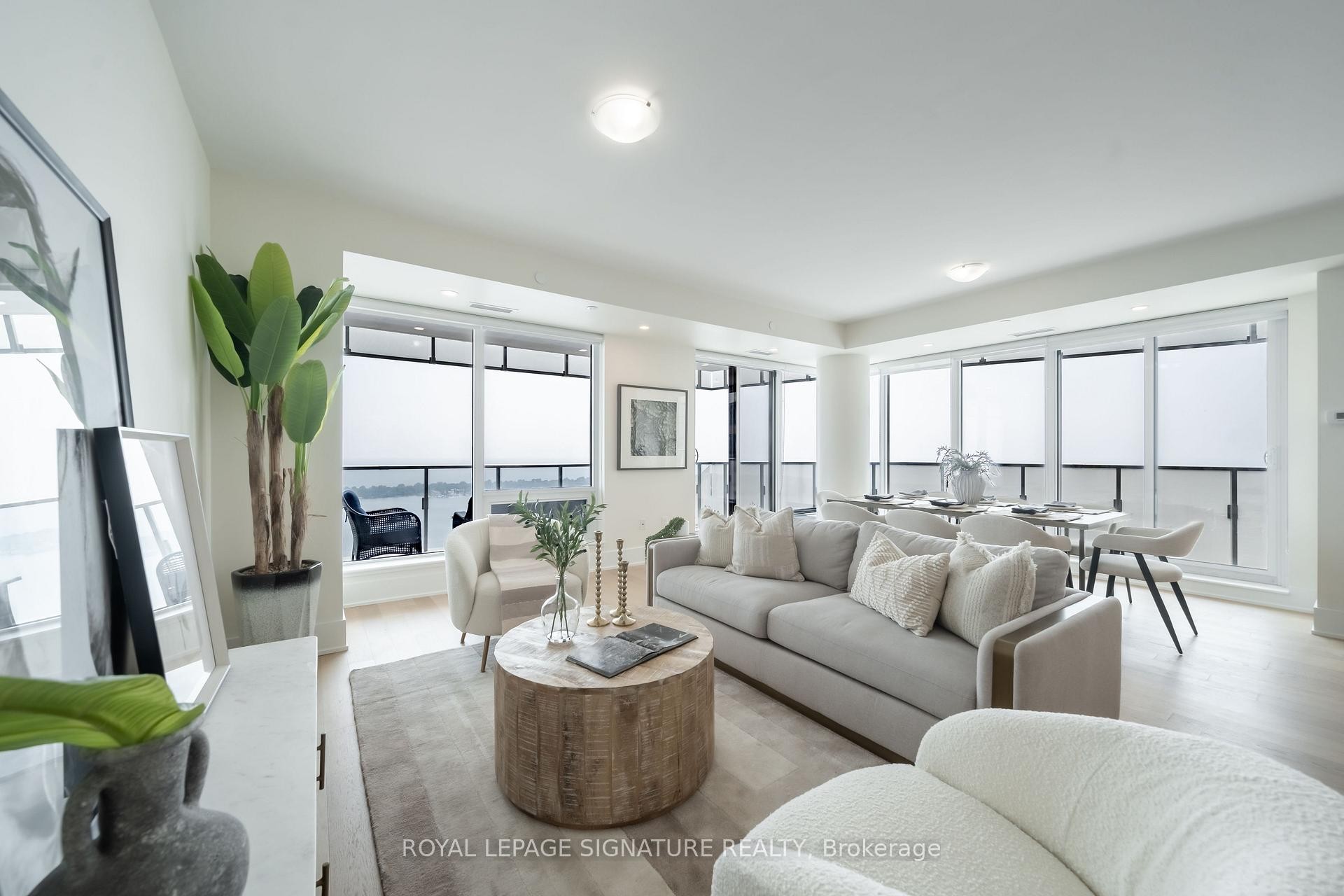 









28


Freeland

Street, 5402,
Toronto,




ON
M5E 1E3

