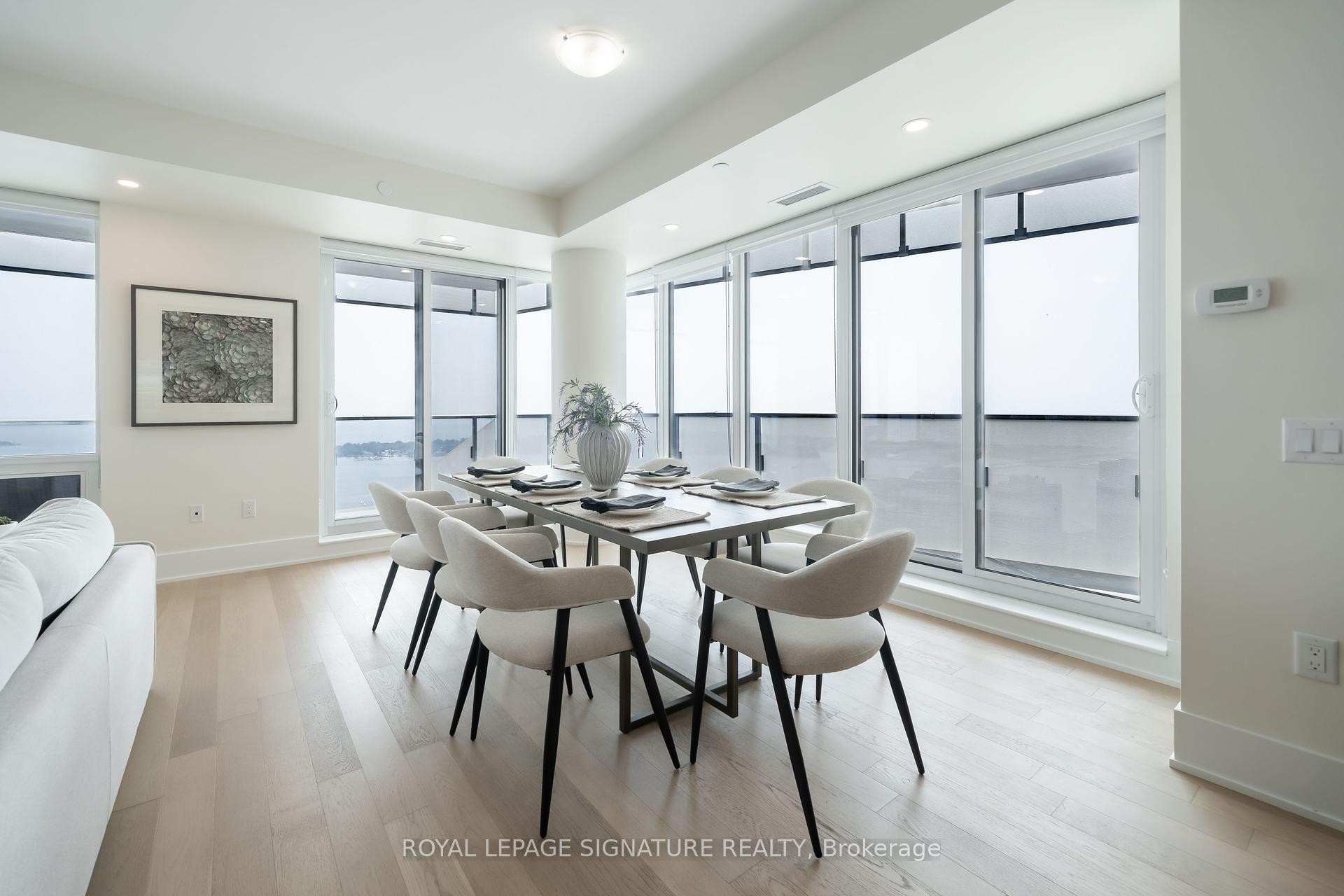 









28


Freeland

Street, 5402,
Toronto,




ON
M5E 1E3


