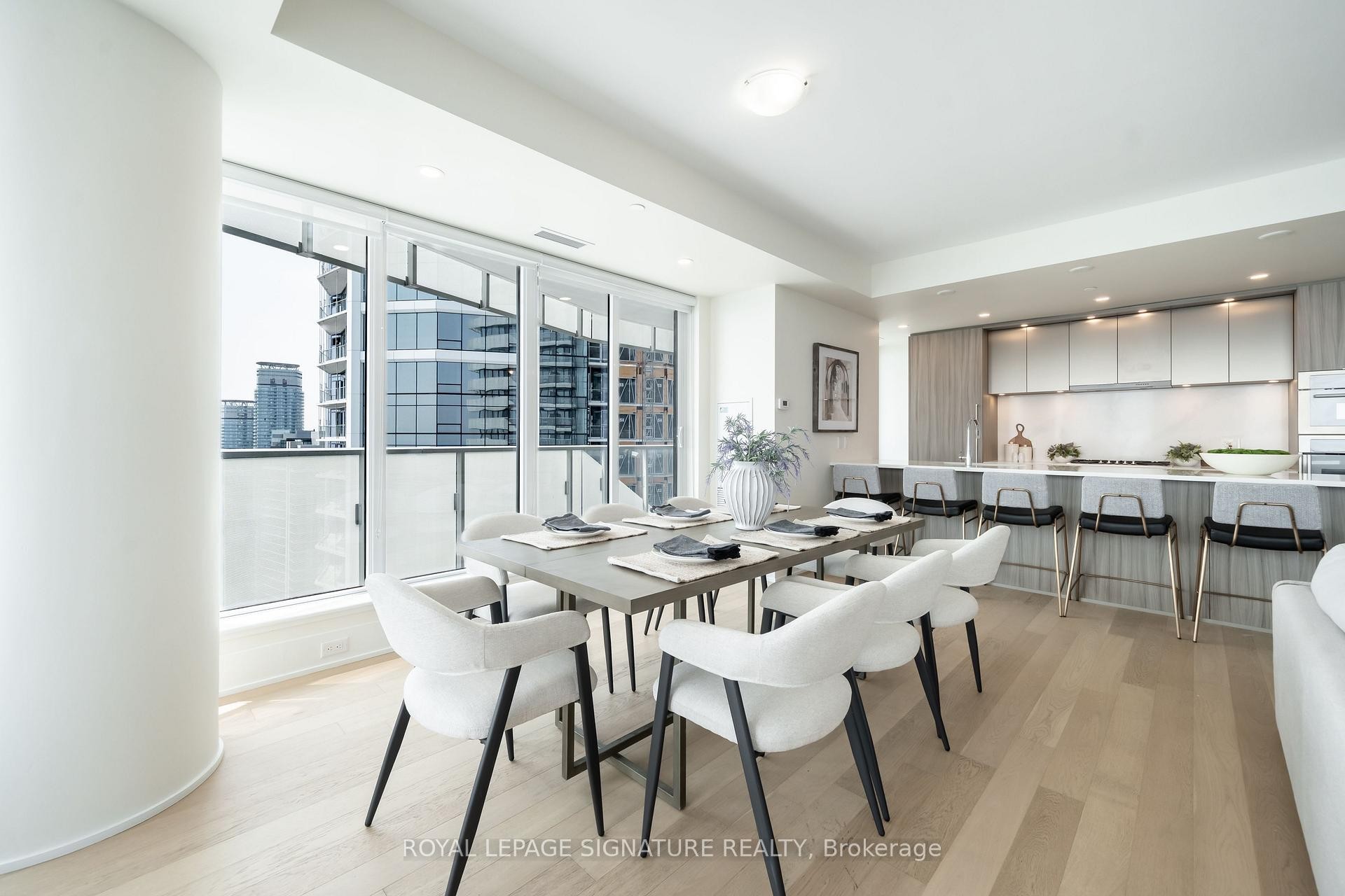 









28


Freeland

Street, 5402,
Toronto,




ON
M5E 1E3

