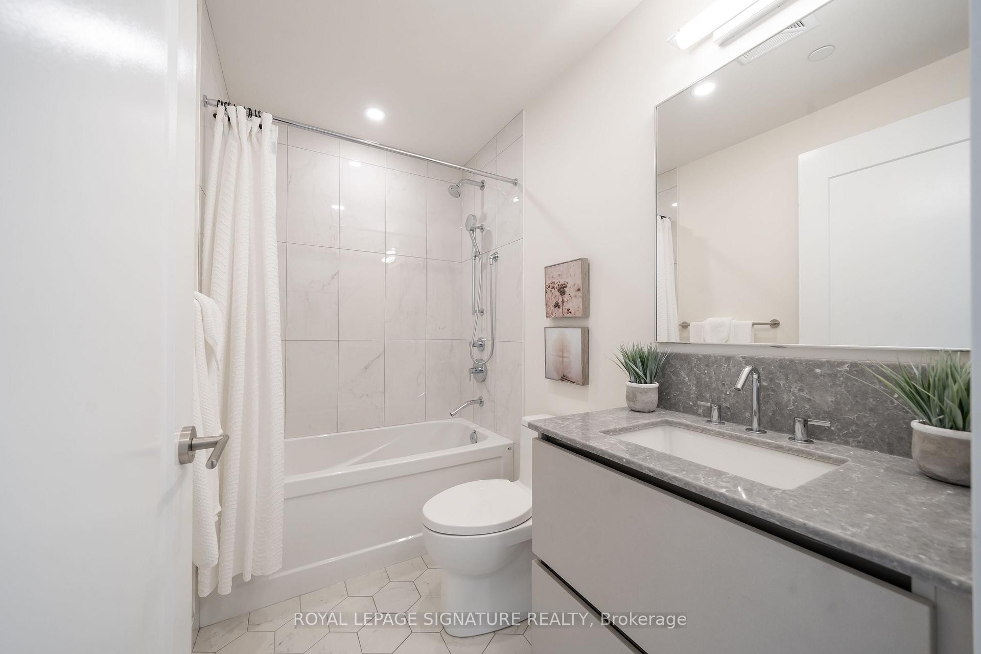 









28


Freeland

Street, 5402,
Toronto,




ON
M5E 1E3

