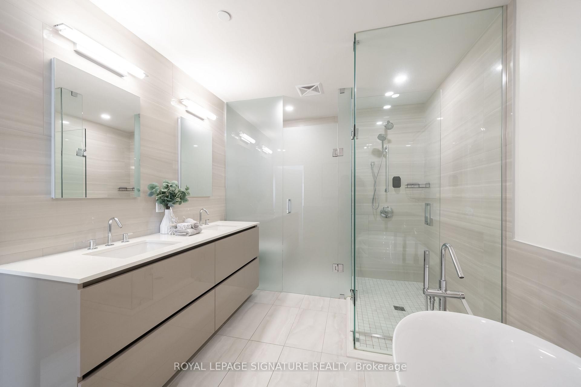 









28


Freeland

Street, 5402,
Toronto,




ON
M5E 1E3

