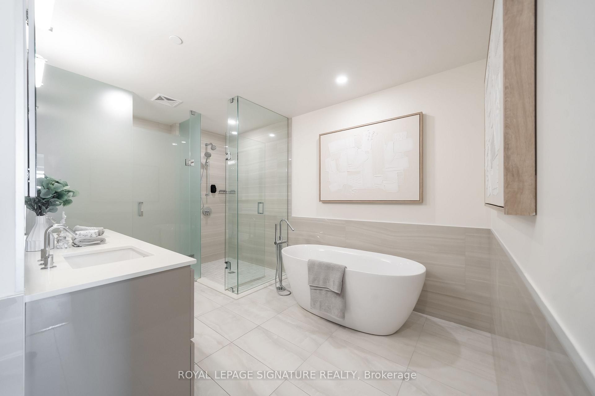 









28


Freeland

Street, 5402,
Toronto,




ON
M5E 1E3

