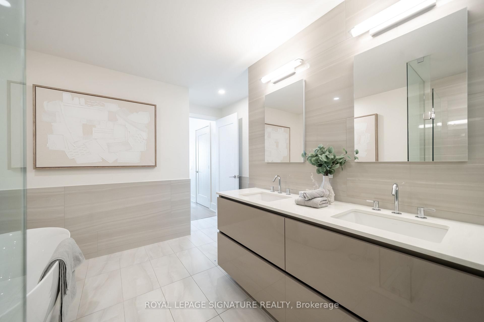 









28


Freeland

Street, 5402,
Toronto,




ON
M5E 1E3

