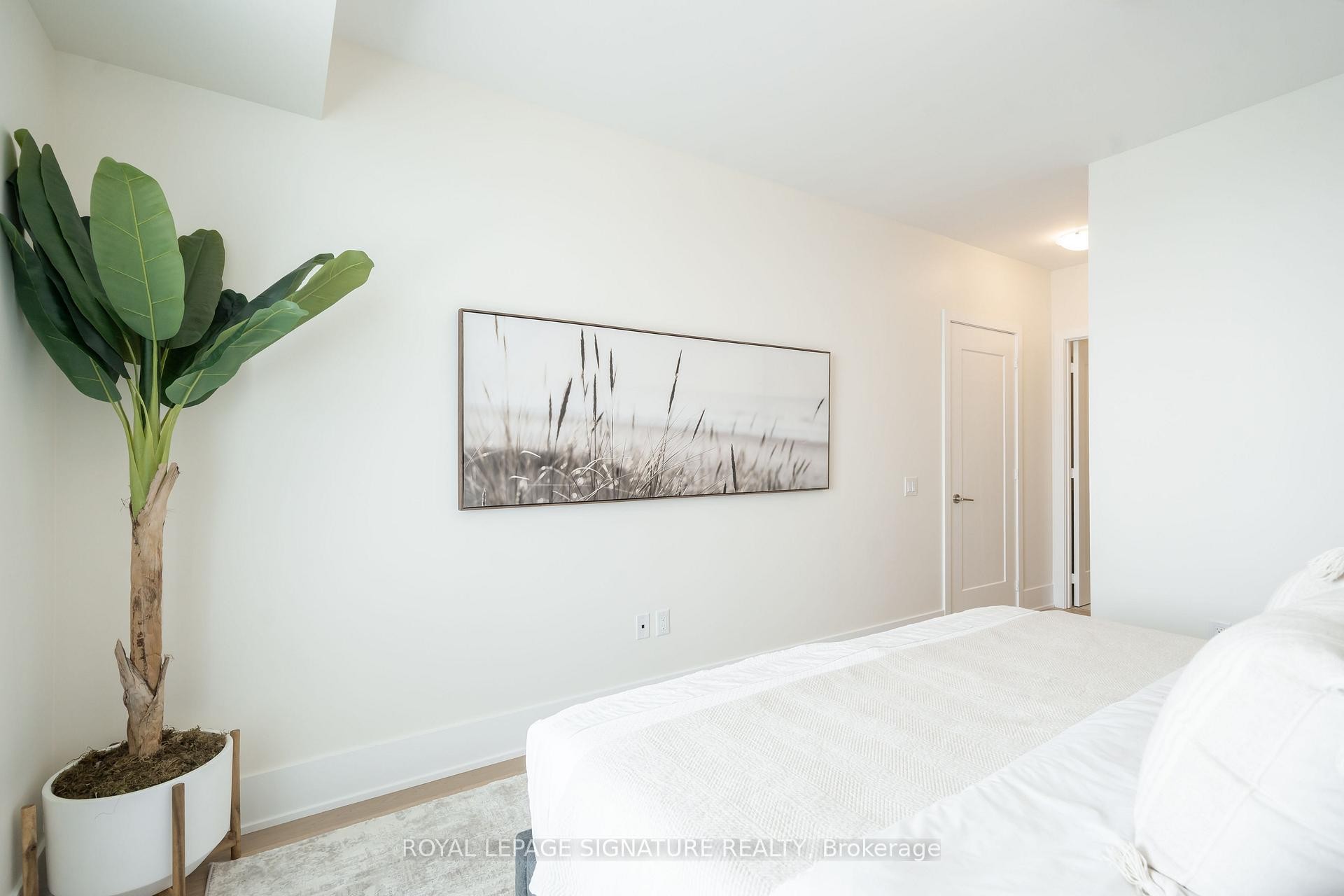 









28


Freeland

Street, 5402,
Toronto,




ON
M5E 1E3

