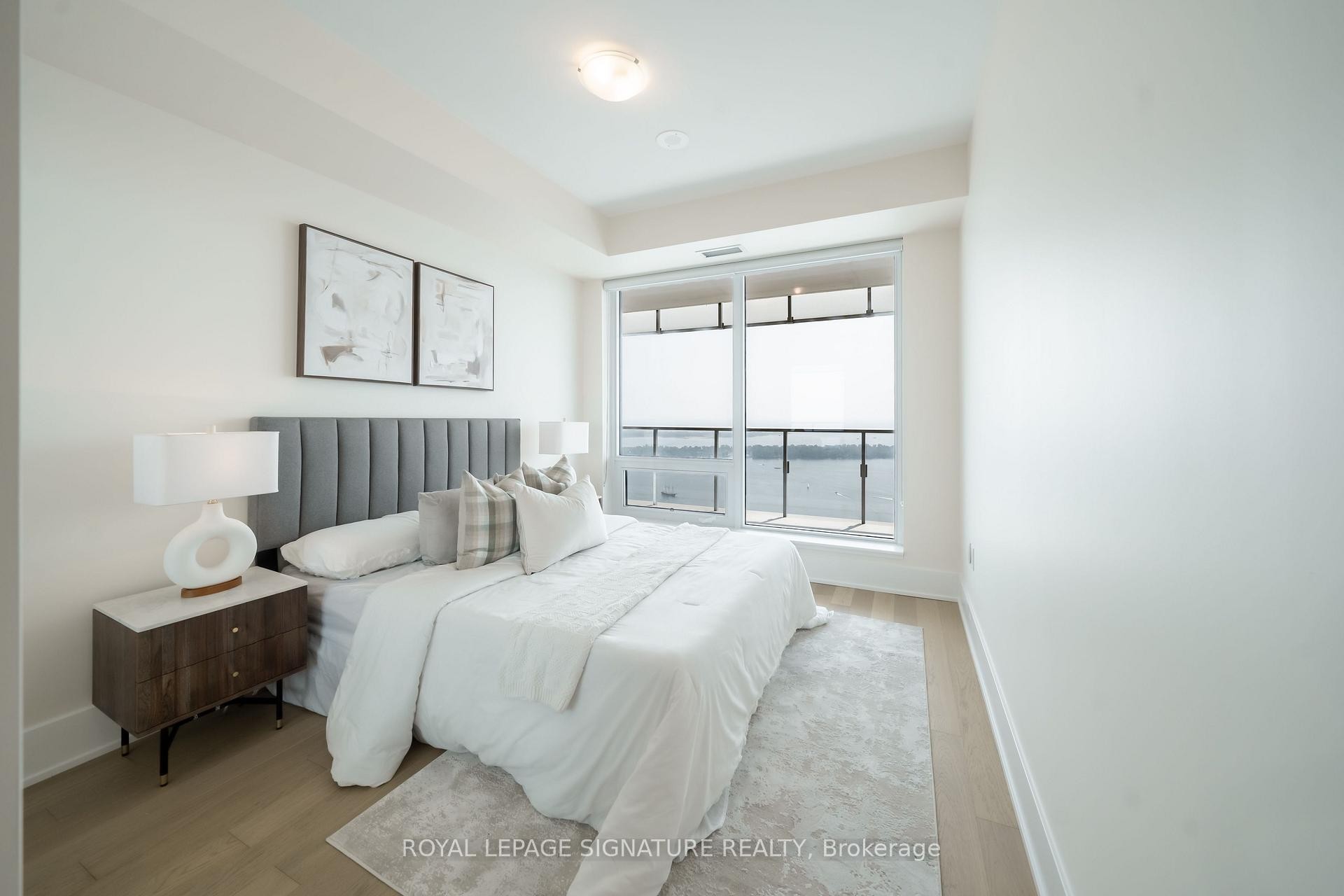 









28


Freeland

Street, 5402,
Toronto,




ON
M5E 1E3

