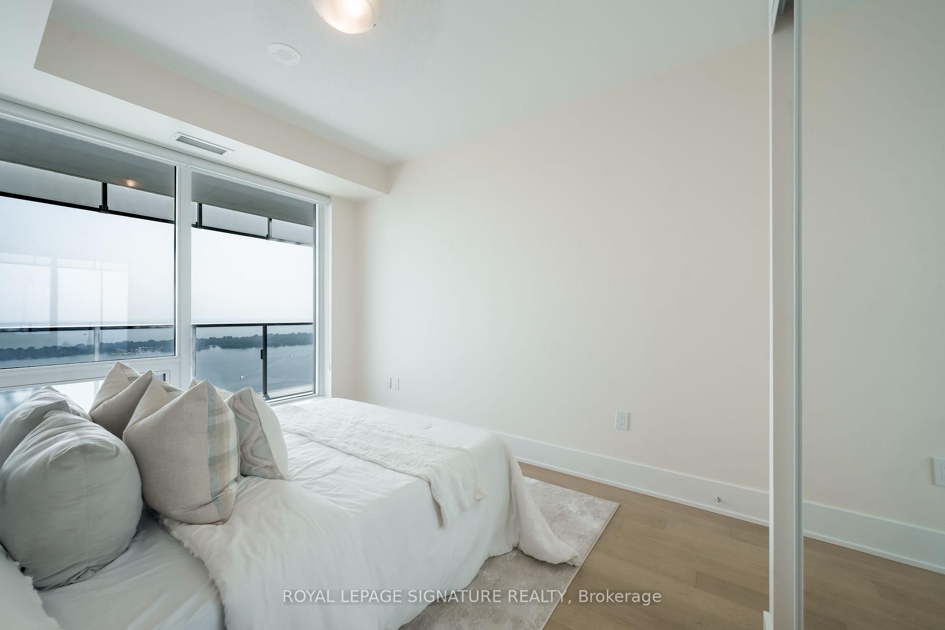 









28


Freeland

Street, 5402,
Toronto,




ON
M5E 1E3

