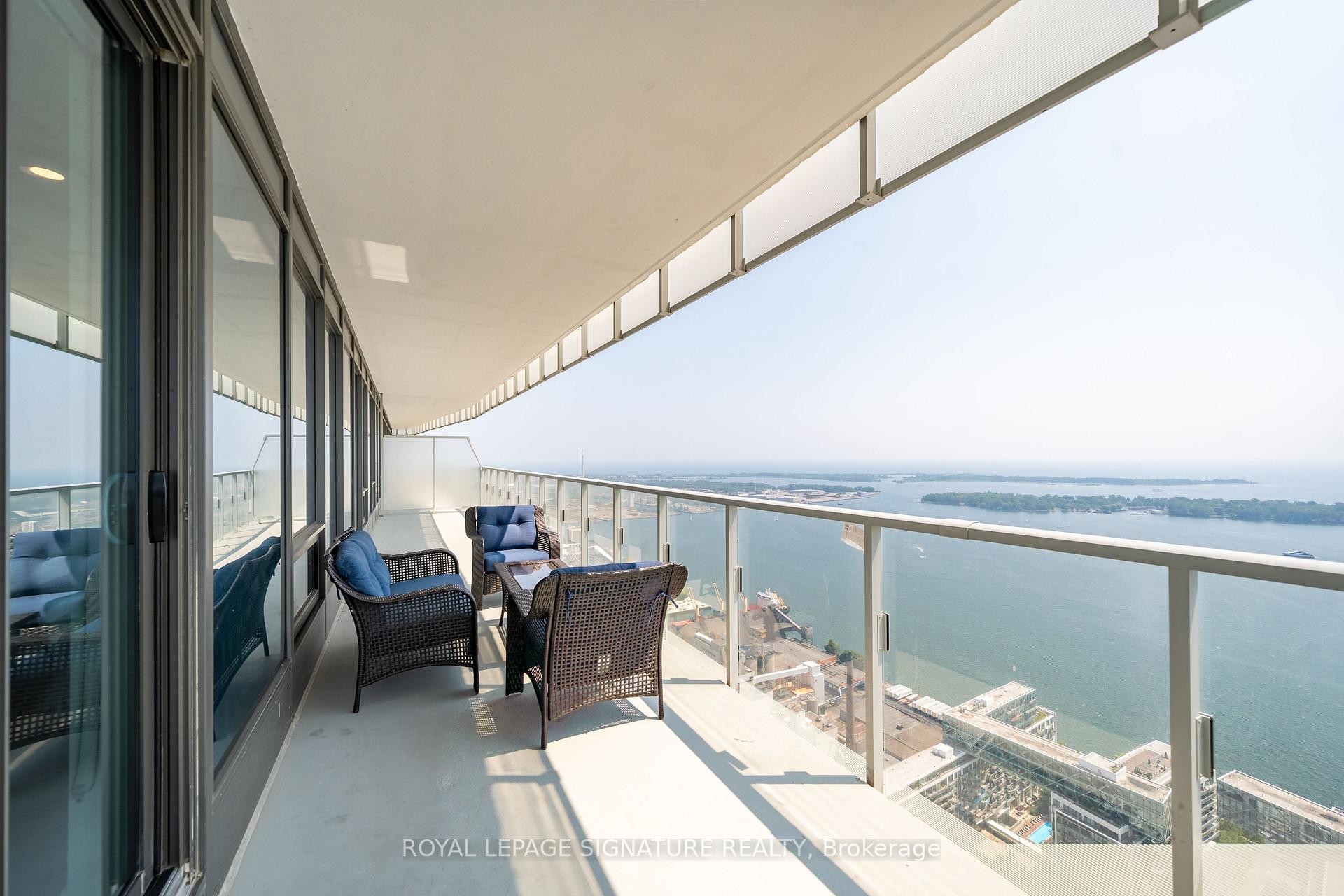 









28


Freeland

Street, 5402,
Toronto,




ON
M5E 1E3

