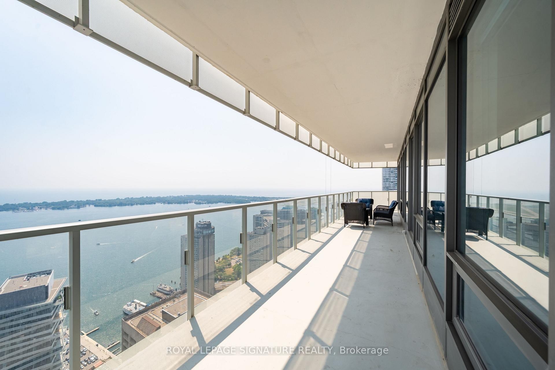 









28


Freeland

Street, 5402,
Toronto,




ON
M5E 1E3

