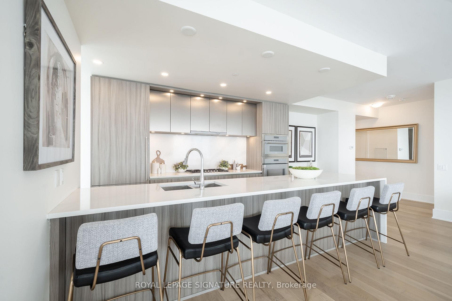 









28


Freeland

Street, 5402,
Toronto,




ON
M5E 1E3

