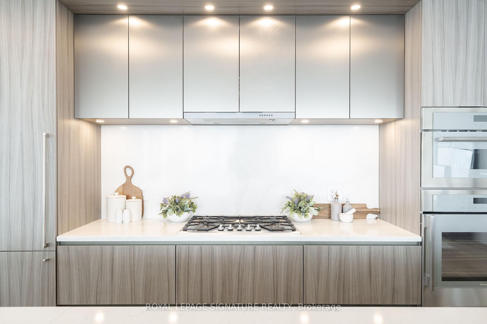 









28


Freeland

Street, 5402,
Toronto,




ON
M5E 1E3

