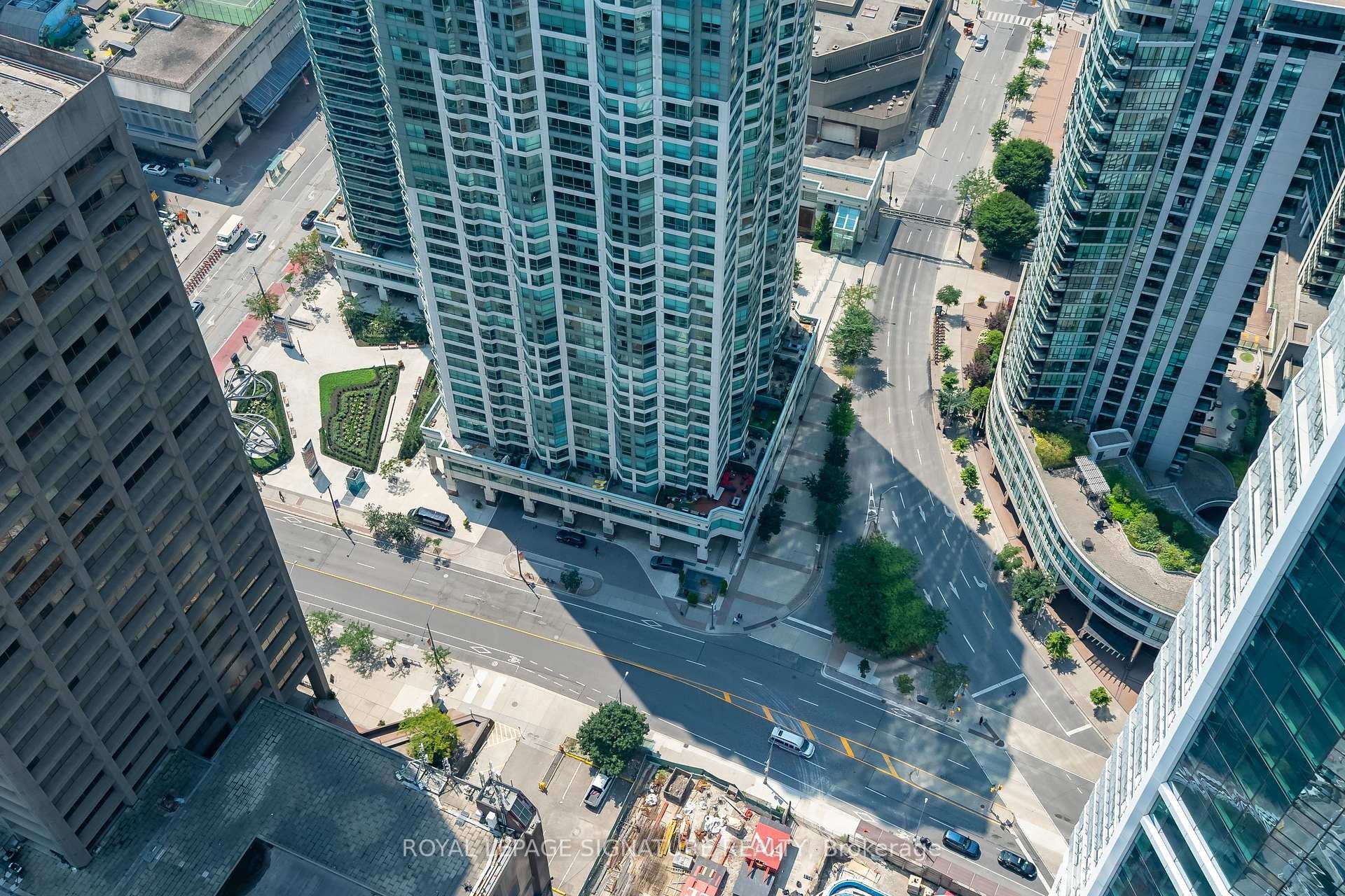 









28


Freeland

Street, 5402,
Toronto,




ON
M5E 1E3

