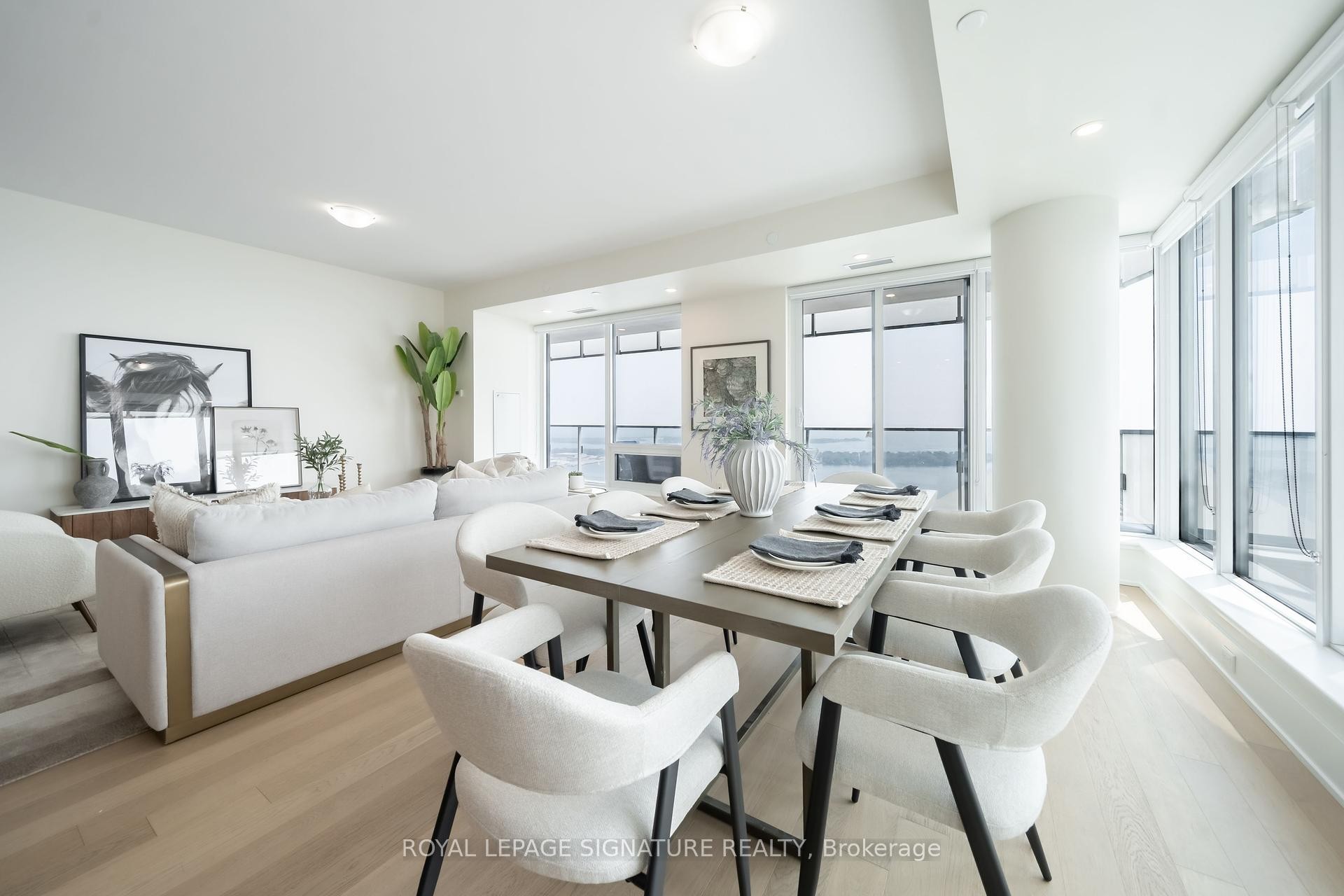 









28


Freeland

Street, 5402,
Toronto,




ON
M5E 1E3

