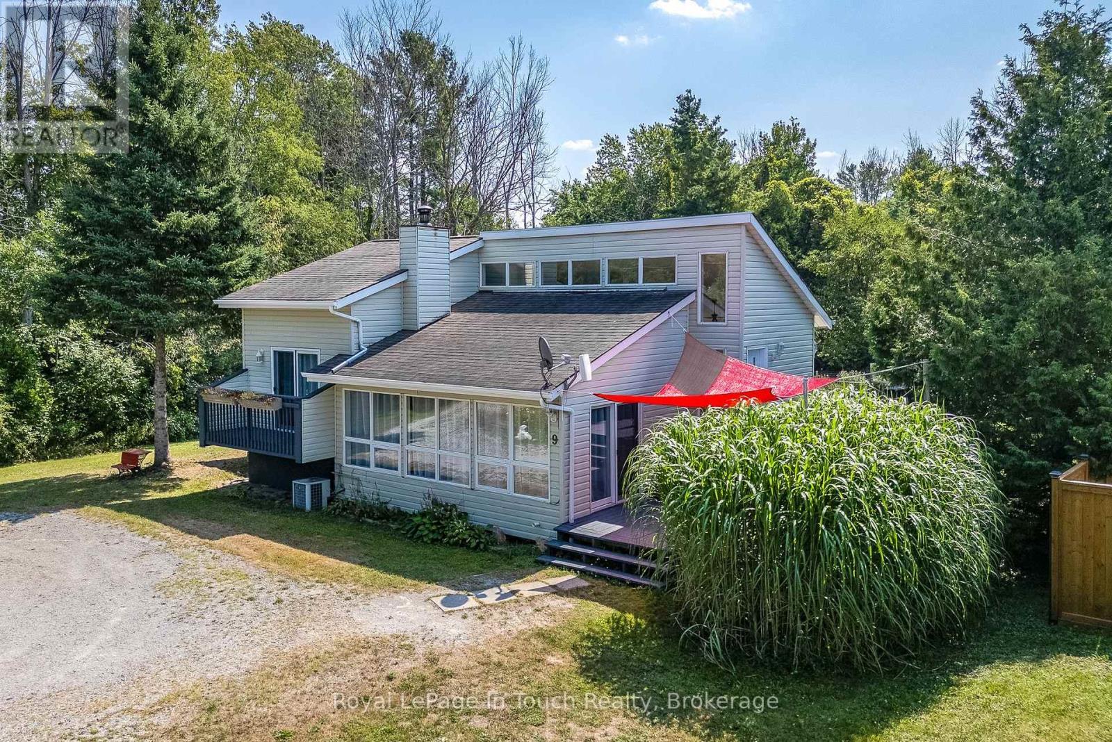 












9 DAVIS DRIVE

,
Tay (Victoria Harbour),




Ontario
L0K2A0

