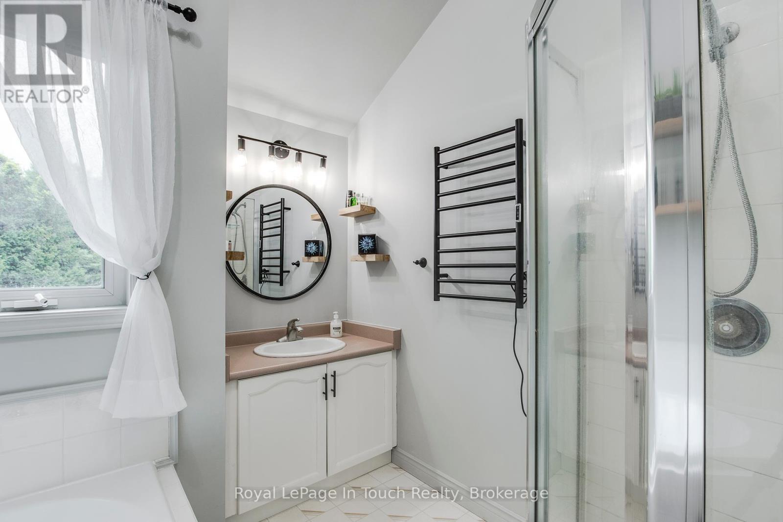 












9 DAVIS DRIVE

,
Tay (Victoria Harbour),




Ontario
L0K2A0

