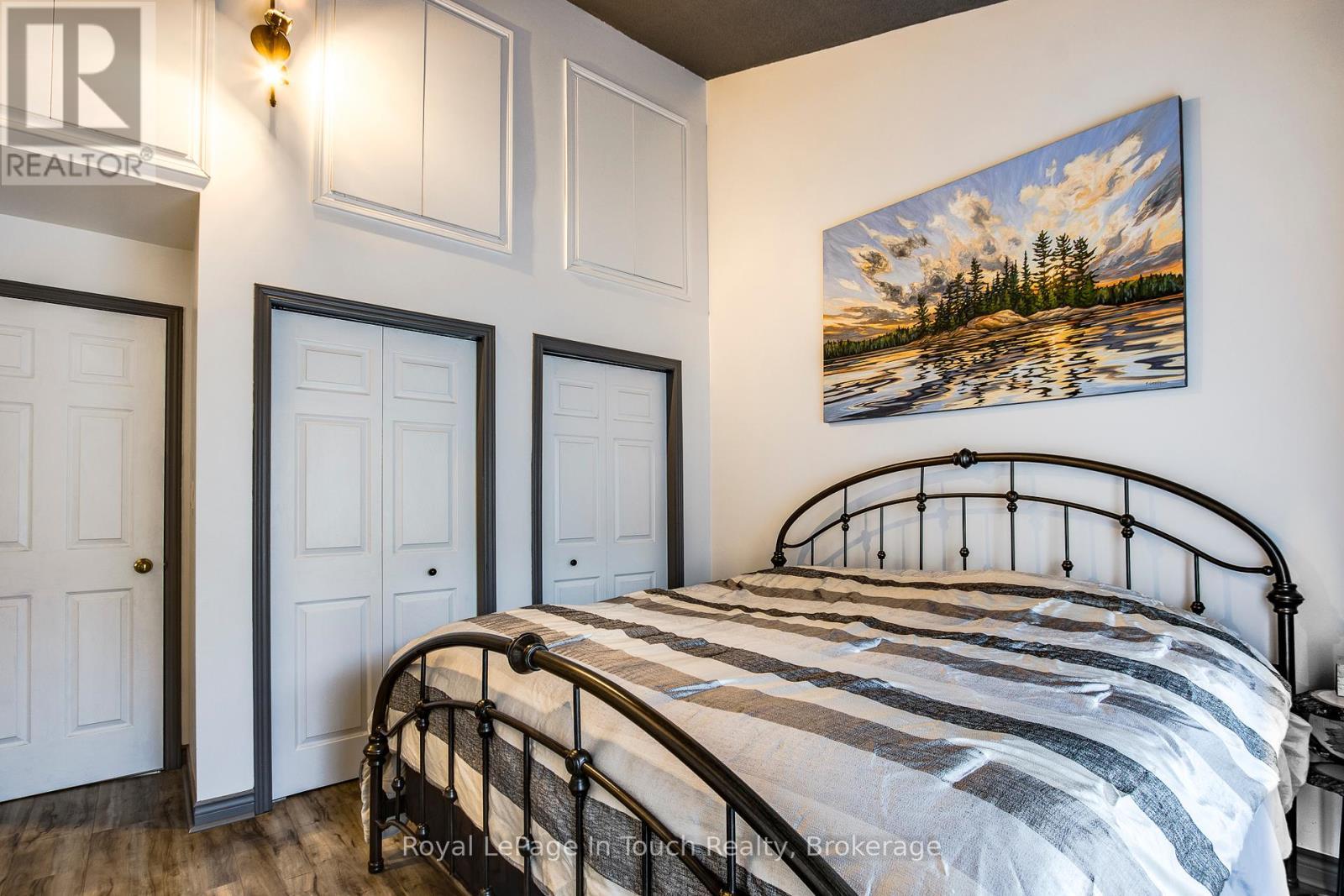 












9 DAVIS DRIVE

,
Tay (Victoria Harbour),




Ontario
L0K2A0

