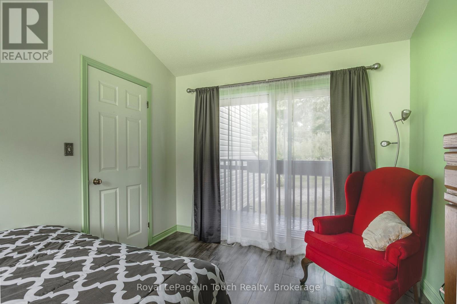 












9 DAVIS DRIVE

,
Tay (Victoria Harbour),




Ontario
L0K2A0

