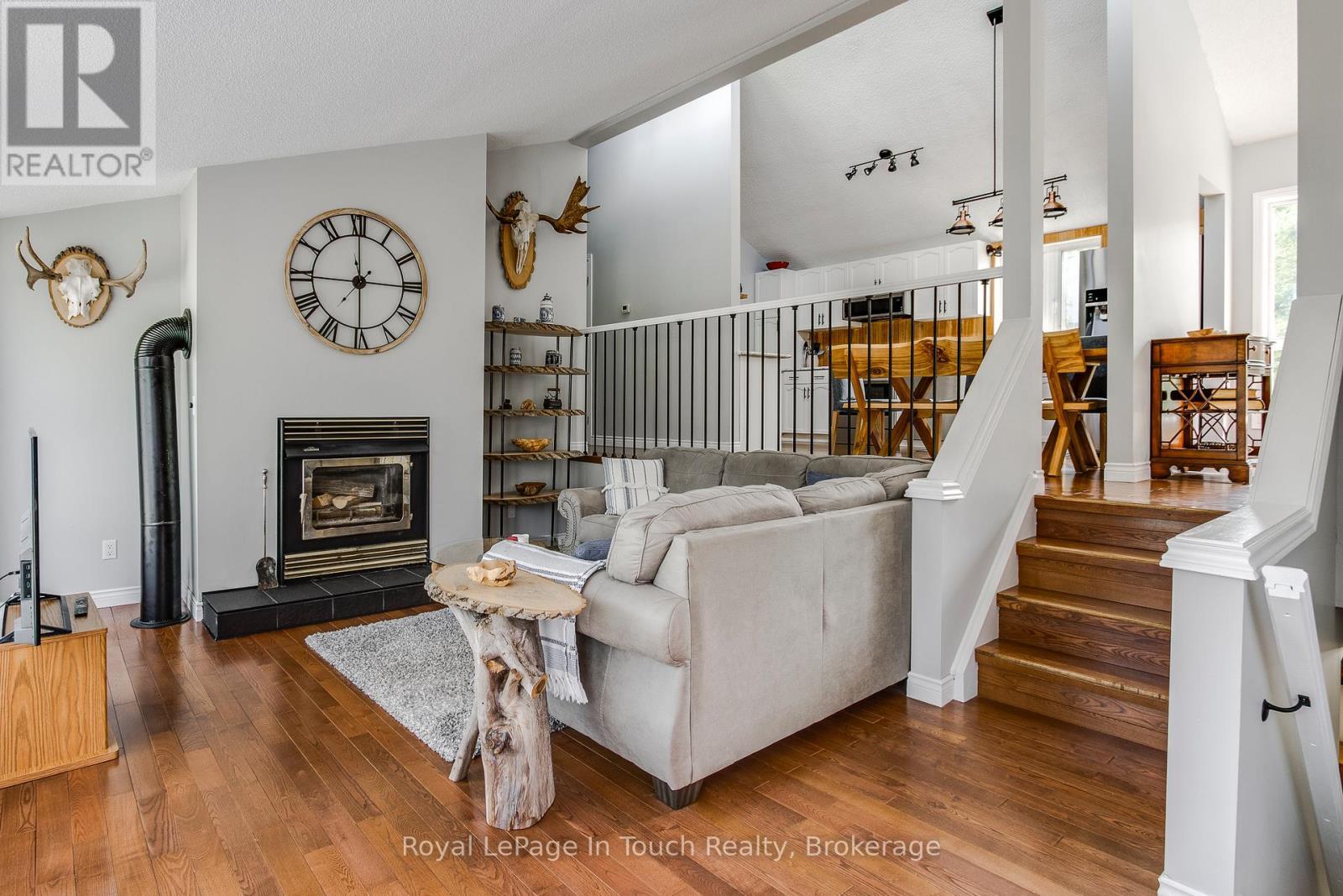 












9 DAVIS DRIVE

,
Tay (Victoria Harbour),




Ontario
L0K2A0

