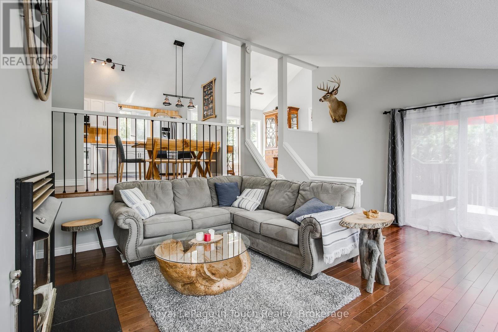 












9 DAVIS DRIVE

,
Tay (Victoria Harbour),




Ontario
L0K2A0

