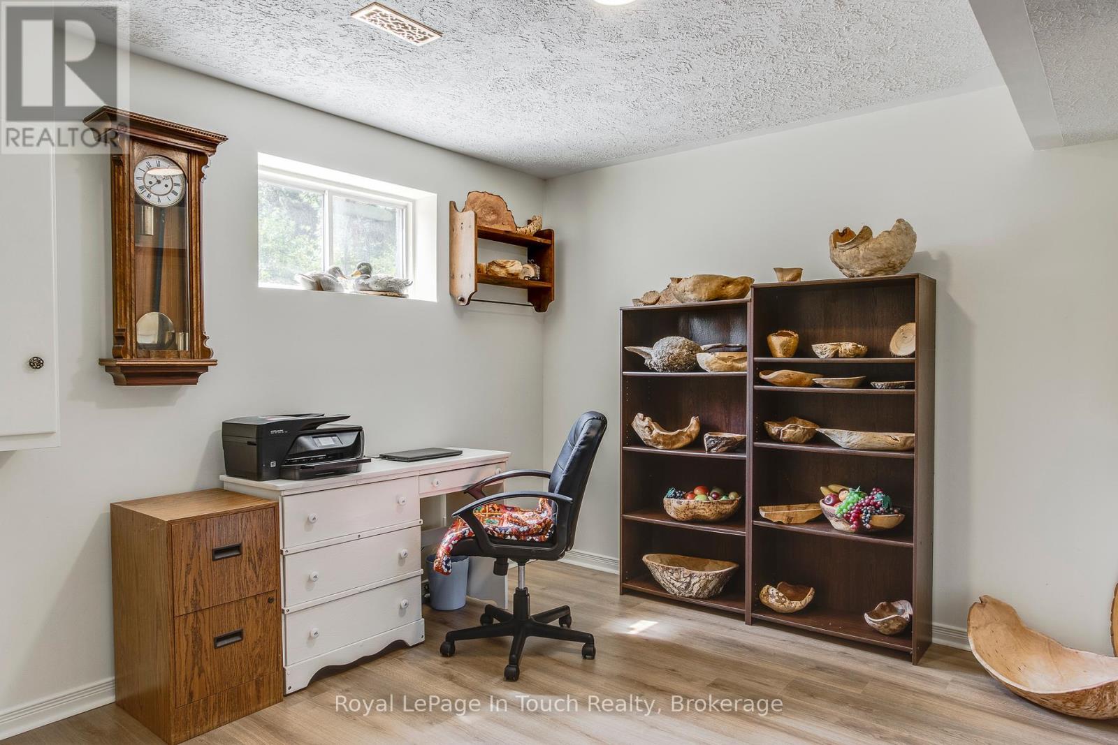 












9 DAVIS DRIVE

,
Tay (Victoria Harbour),




Ontario
L0K2A0

