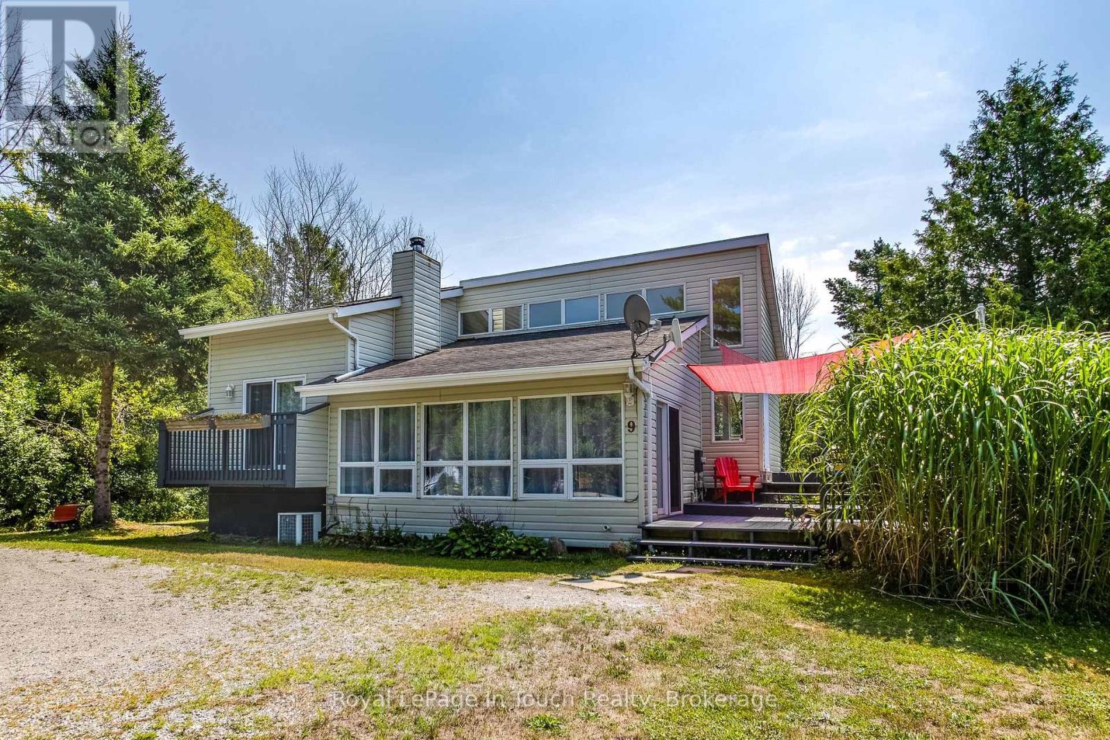 












9 DAVIS DRIVE

,
Tay (Victoria Harbour),




Ontario
L0K2A0

