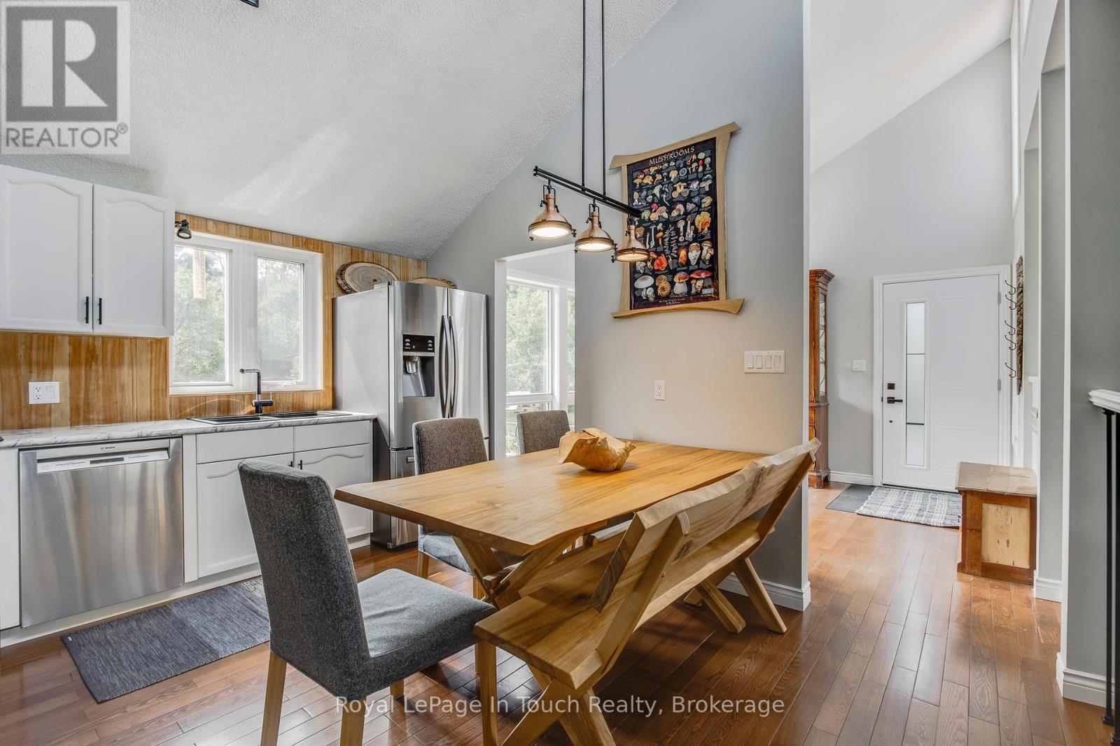 












9 DAVIS DRIVE

,
Tay (Victoria Harbour),




Ontario
L0K2A0

