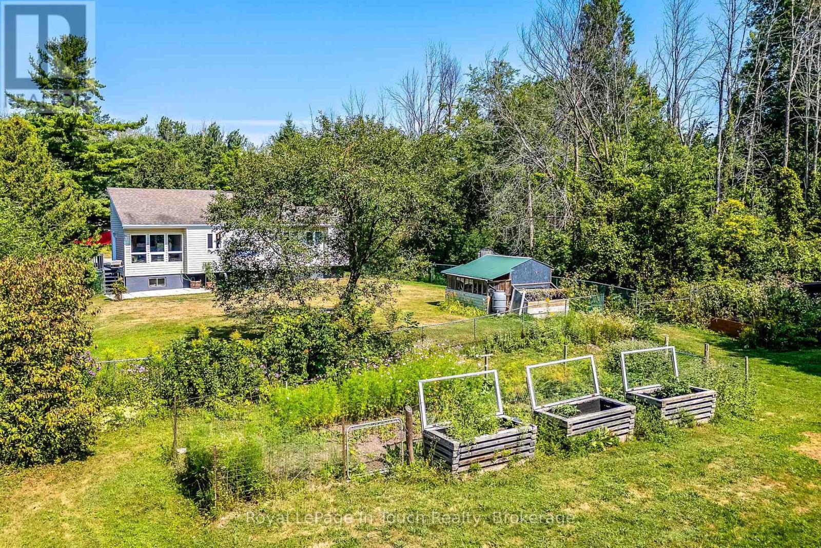 












9 DAVIS DRIVE

,
Tay (Victoria Harbour),




Ontario
L0K2A0

