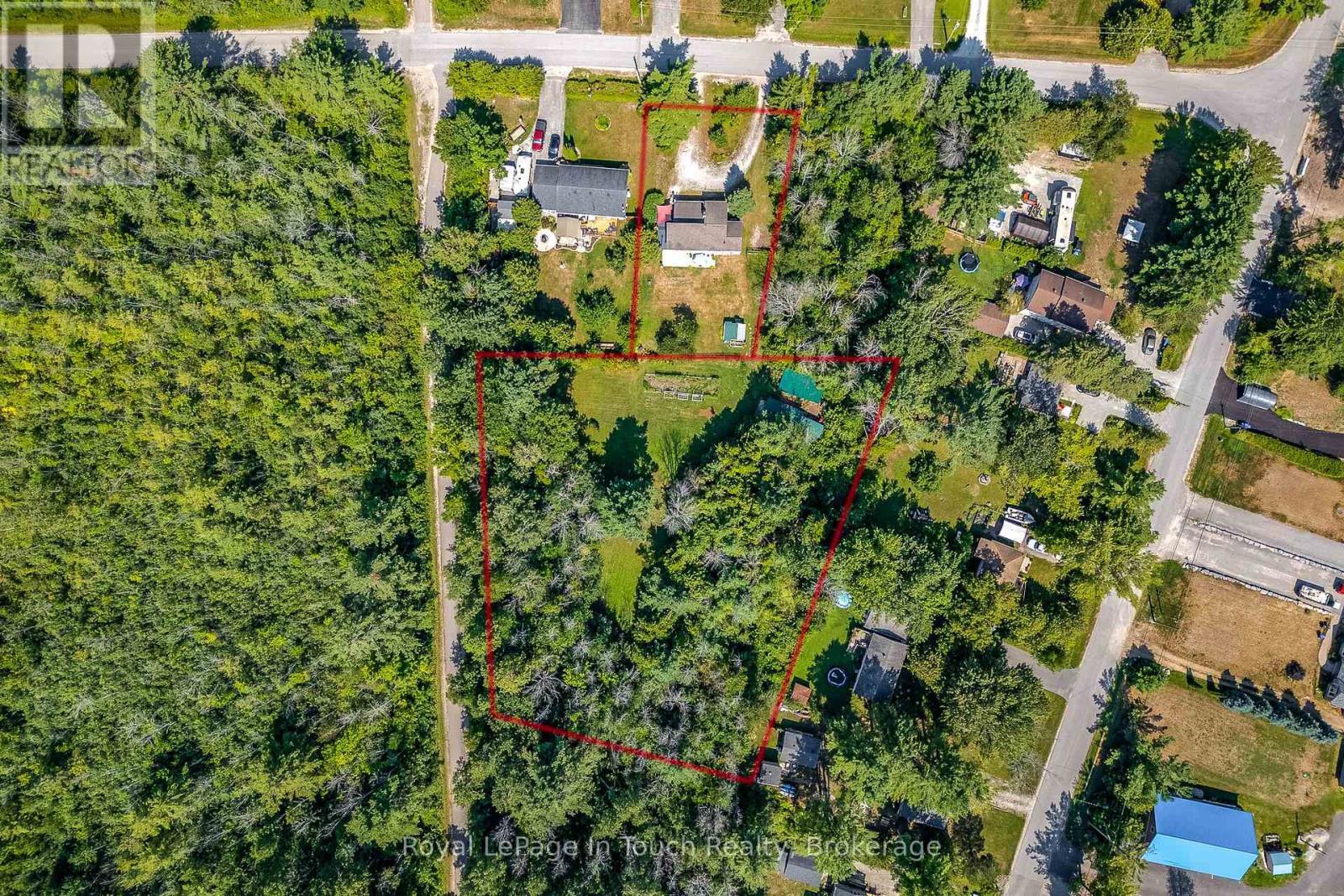 












9 DAVIS DRIVE

,
Tay (Victoria Harbour),




Ontario
L0K2A0

