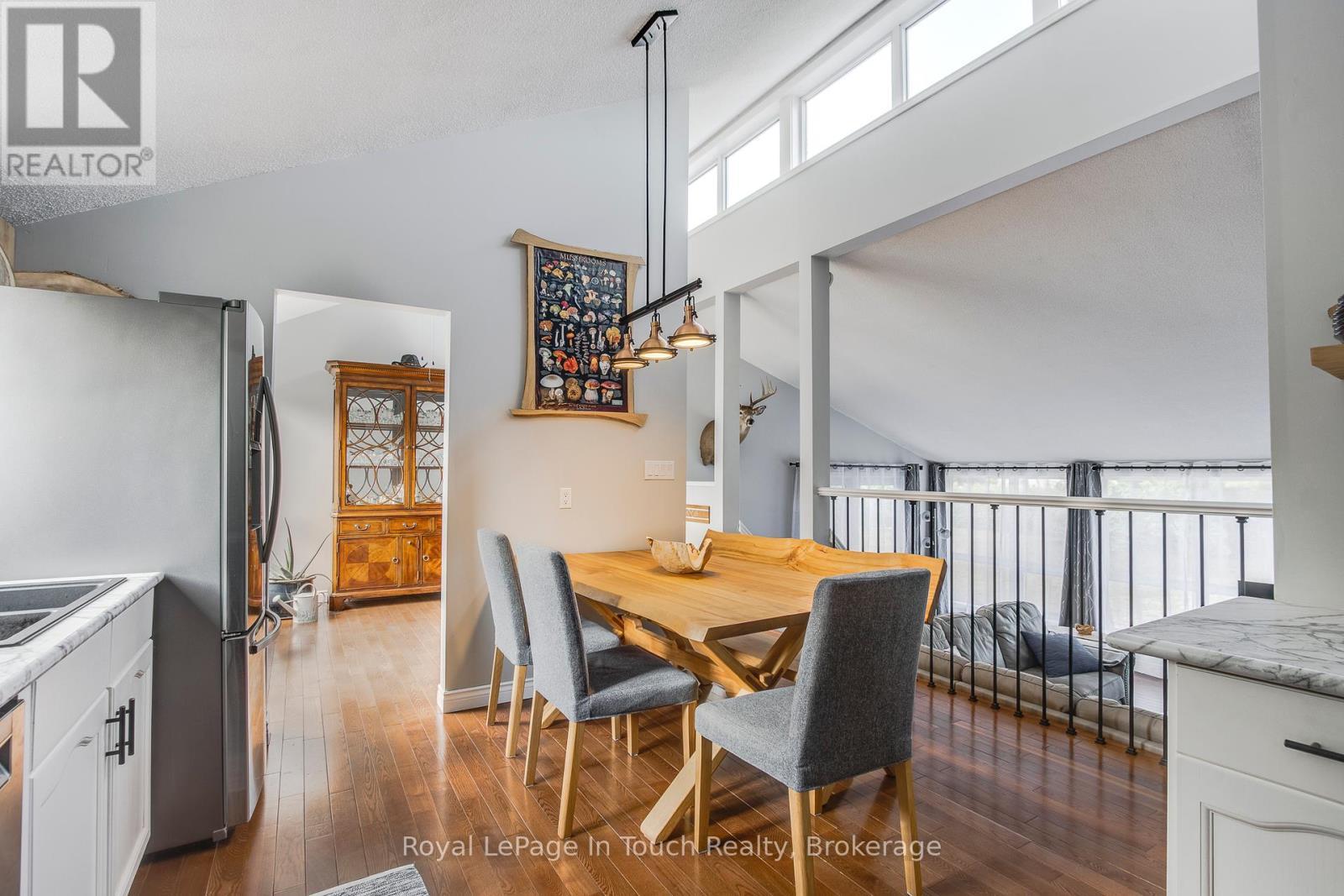 












9 DAVIS DRIVE

,
Tay (Victoria Harbour),




Ontario
L0K2A0

