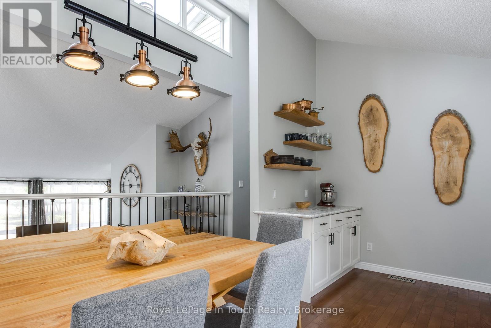 












9 DAVIS DRIVE

,
Tay (Victoria Harbour),




Ontario
L0K2A0

