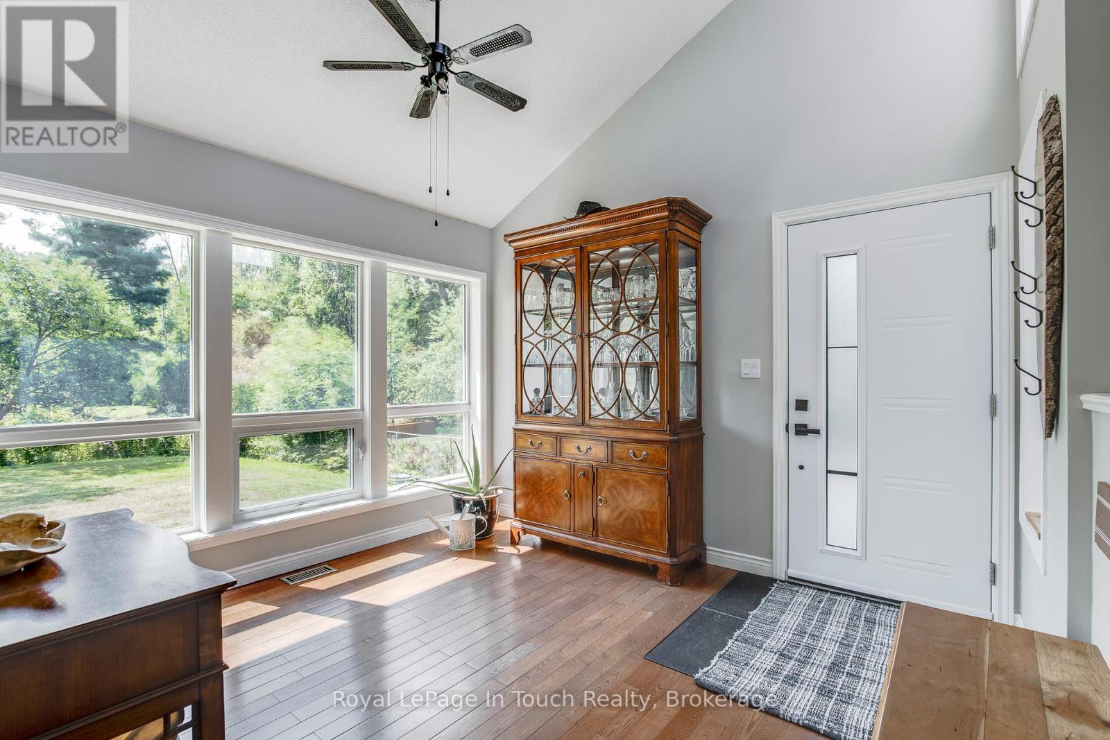 












9 DAVIS DRIVE

,
Tay (Victoria Harbour),




Ontario
L0K2A0

