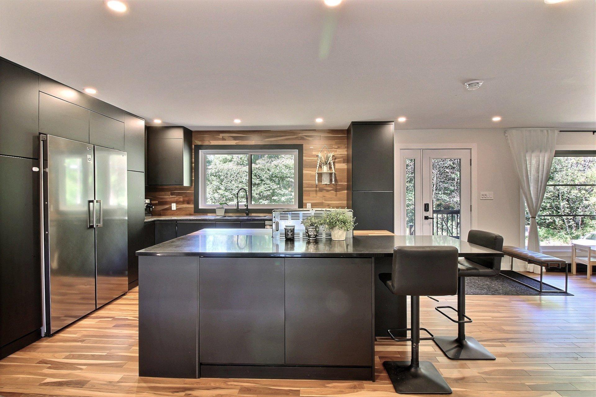 









924

 - 924A


Rue des Lacs

,
Saint-Jérôme,




QC
J5L1S9

