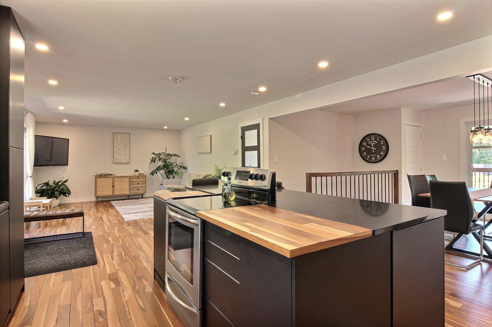 









924

 - 924A


Rue des Lacs

,
Saint-Jérôme,




QC
J5L1S9

