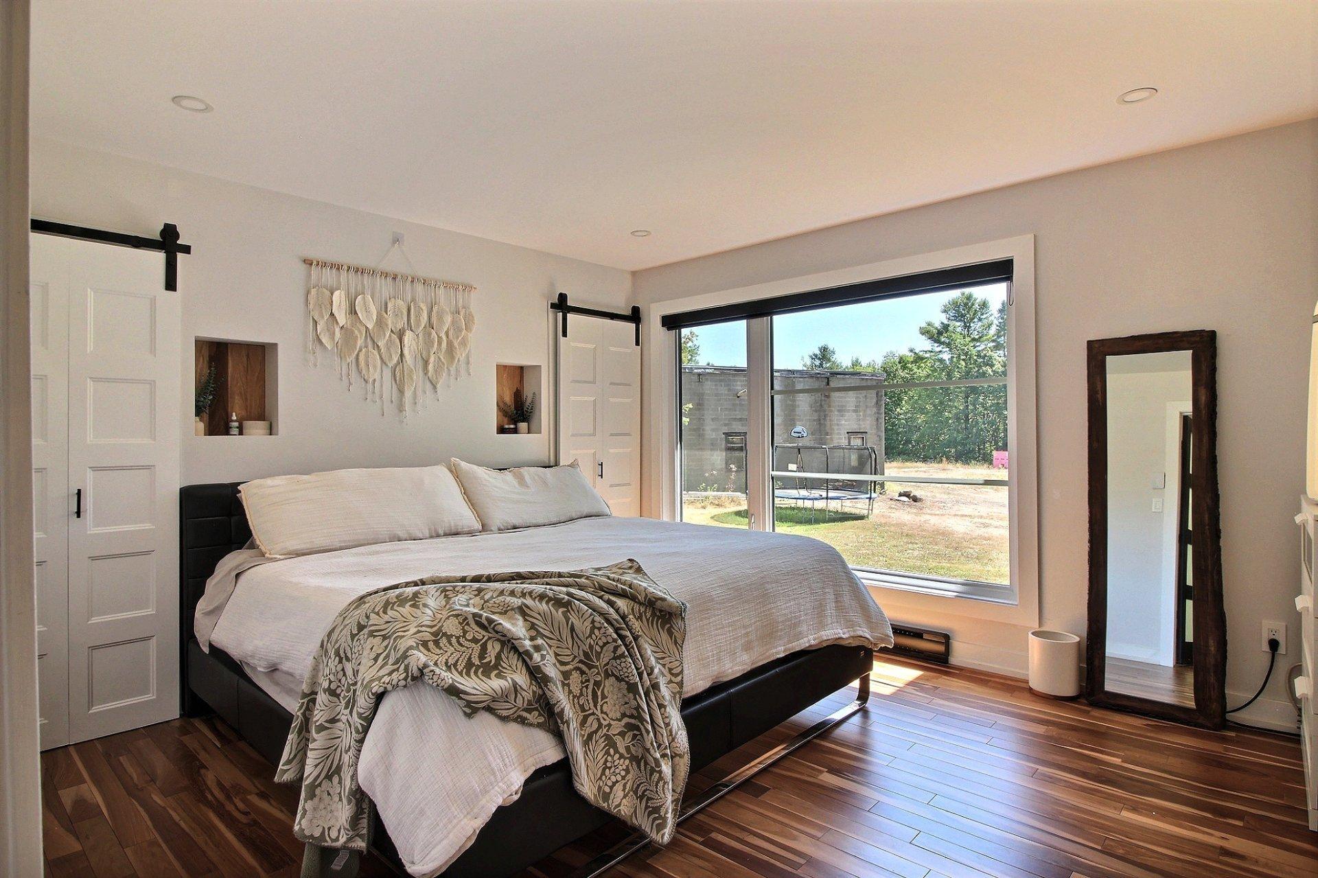 









924

 - 924A


Rue des Lacs

,
Saint-Jérôme,




QC
J5L1S9

