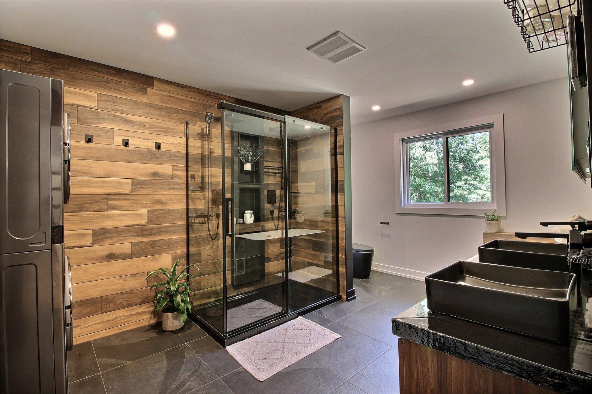 









924

 - 924A


Rue des Lacs

,
Saint-Jérôme,




QC
J5L1S9

