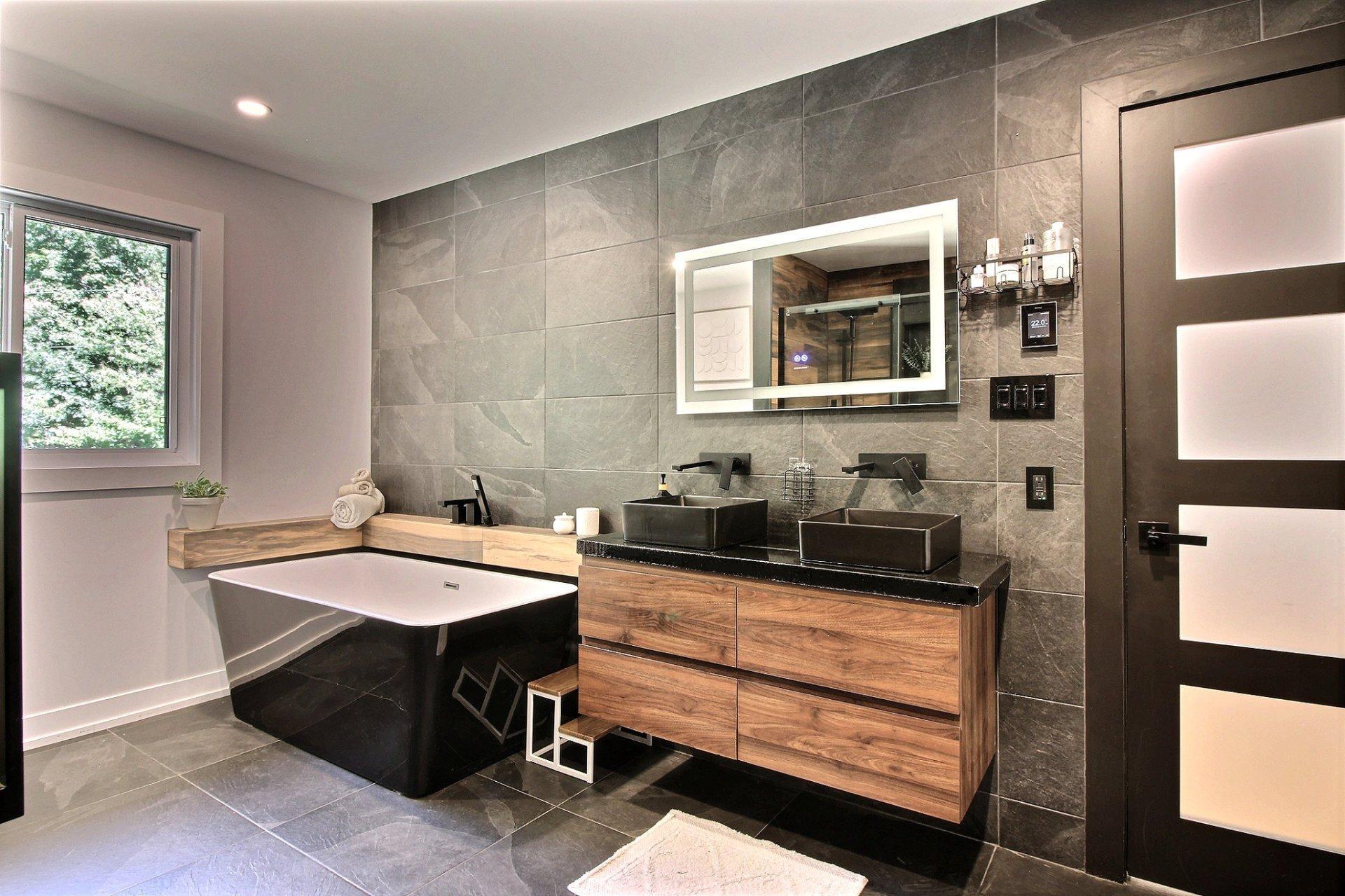 









924

 - 924A


Rue des Lacs

,
Saint-Jérôme,




QC
J5L1S9

