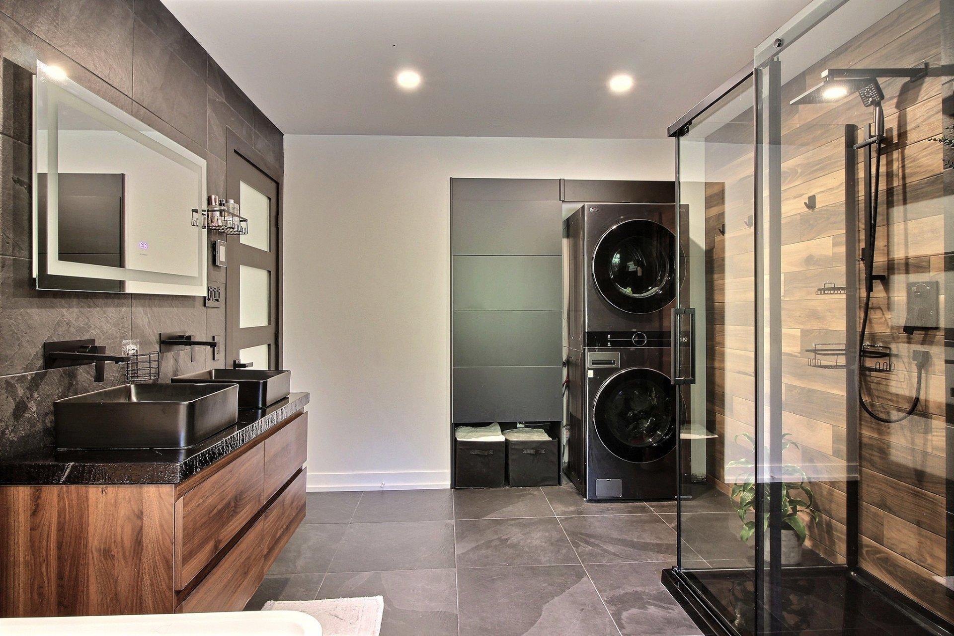 









924

 - 924A


Rue des Lacs

,
Saint-Jérôme,




QC
J5L1S9

