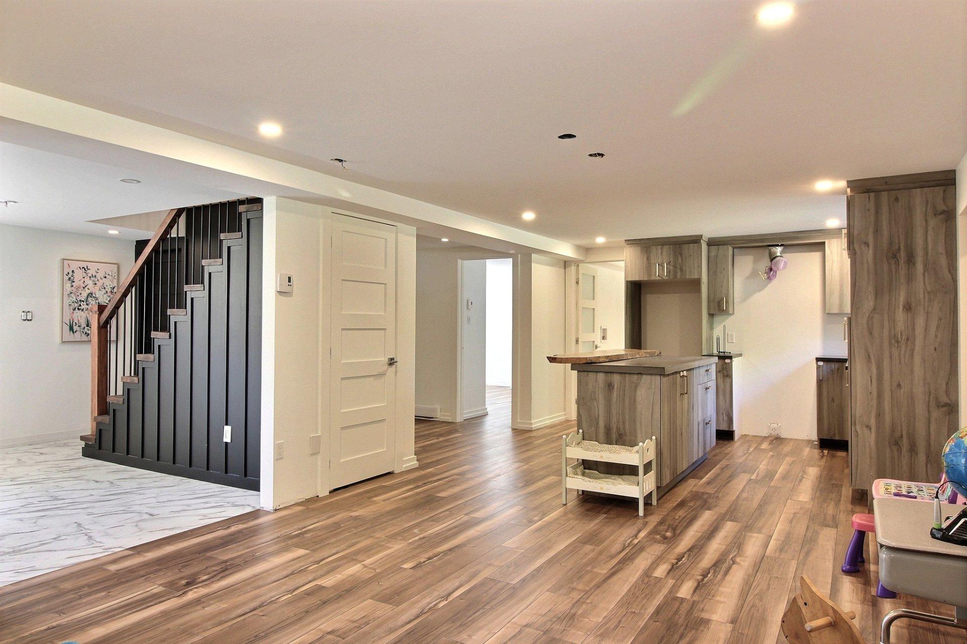 









924

 - 924A


Rue des Lacs

,
Saint-Jérôme,




QC
J5L1S9

