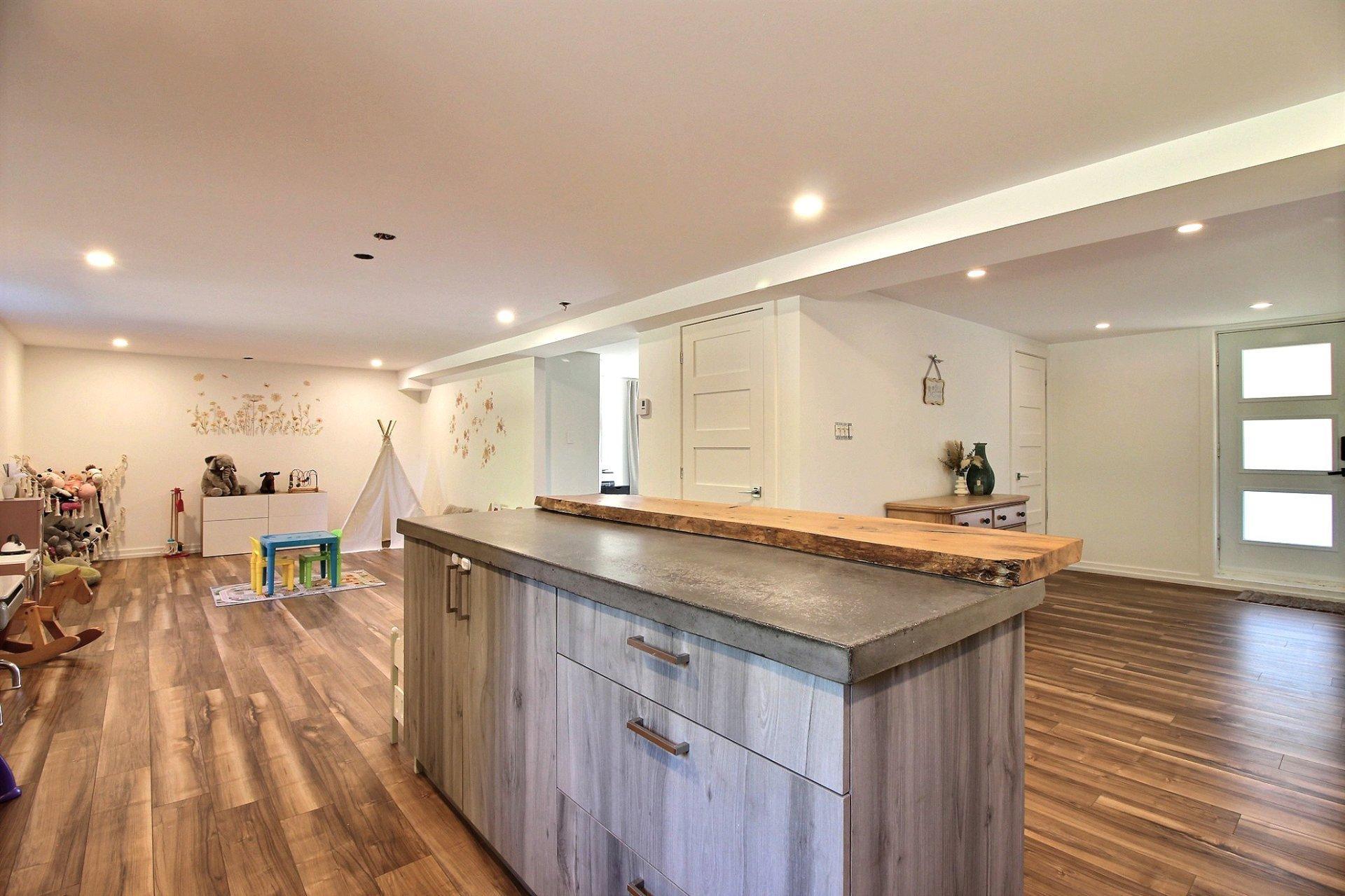 









924

 - 924A


Rue des Lacs

,
Saint-Jérôme,




QC
J5L1S9

