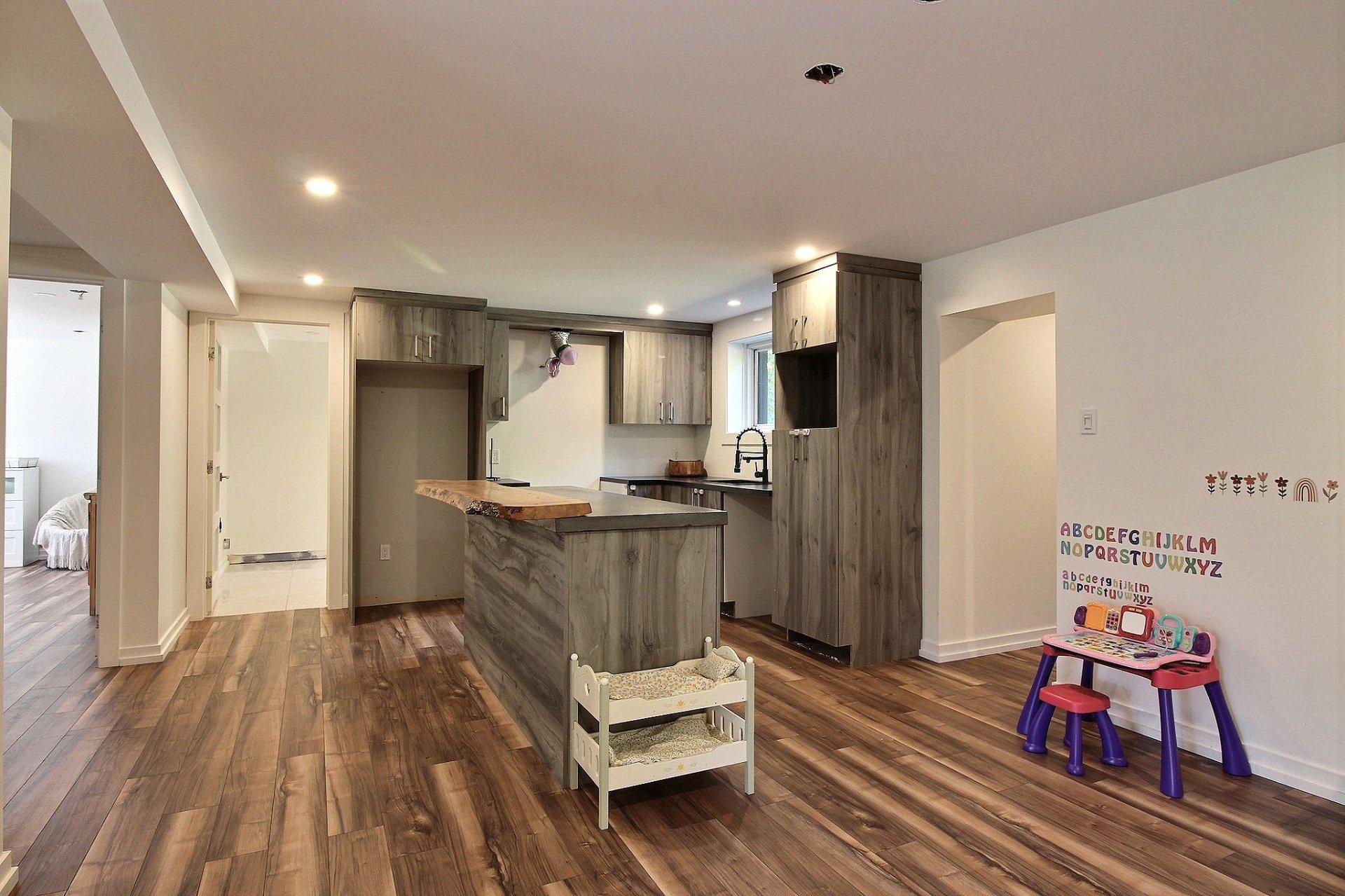 









924

 - 924A


Rue des Lacs

,
Saint-Jérôme,




QC
J5L1S9

