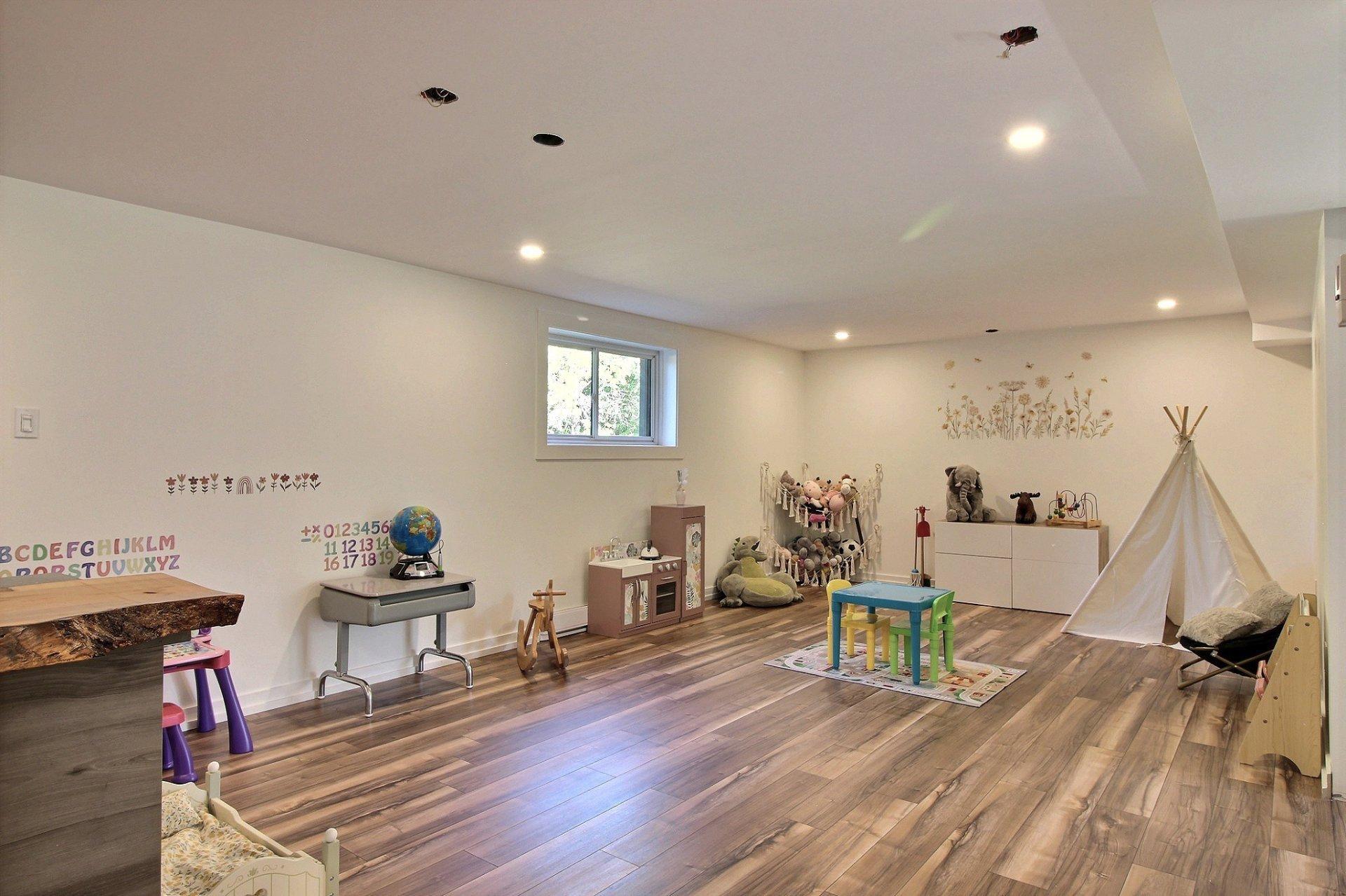 









924

 - 924A


Rue des Lacs

,
Saint-Jérôme,




QC
J5L1S9

