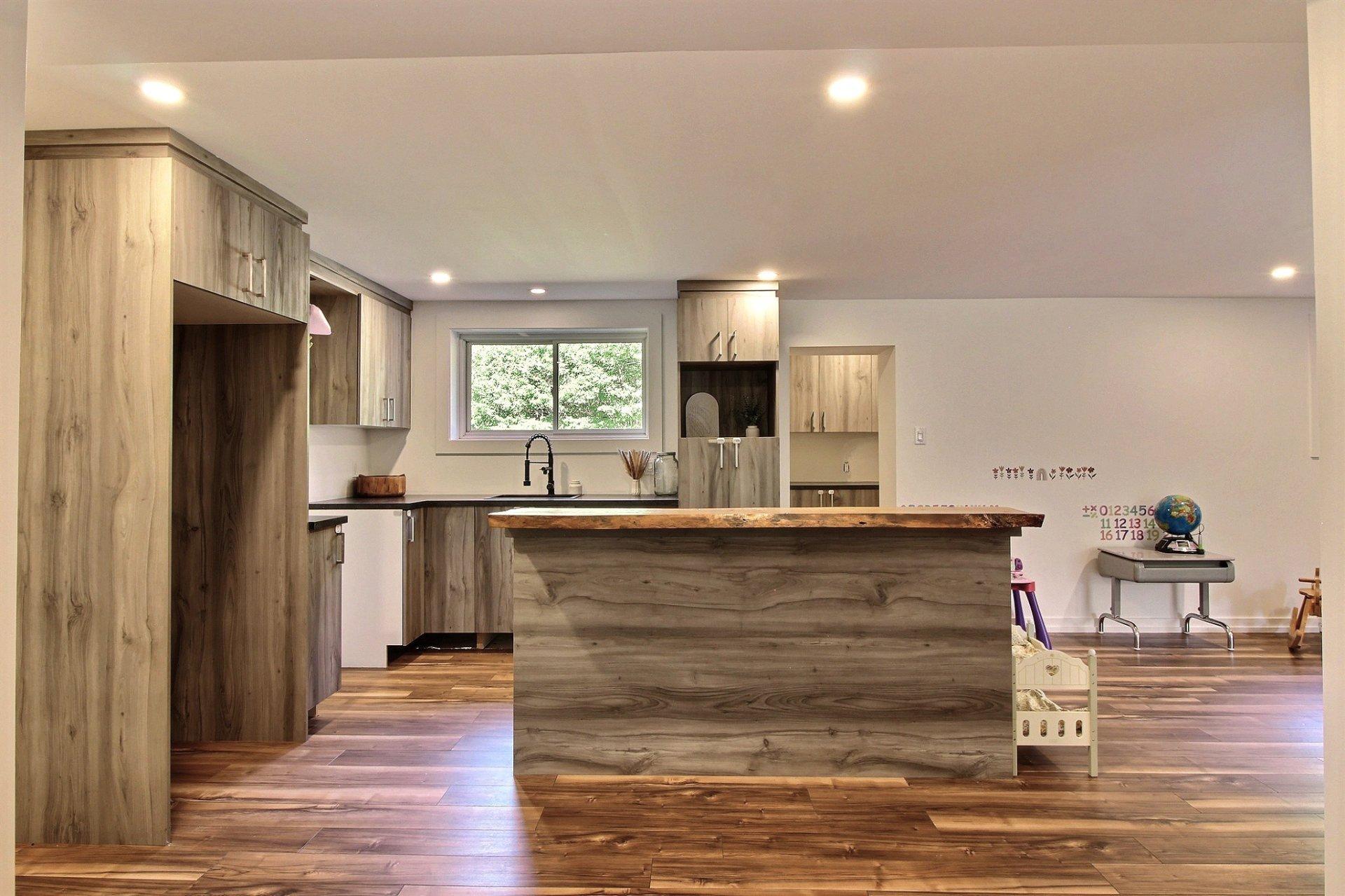 









924

 - 924A


Rue des Lacs

,
Saint-Jérôme,




QC
J5L1S9

