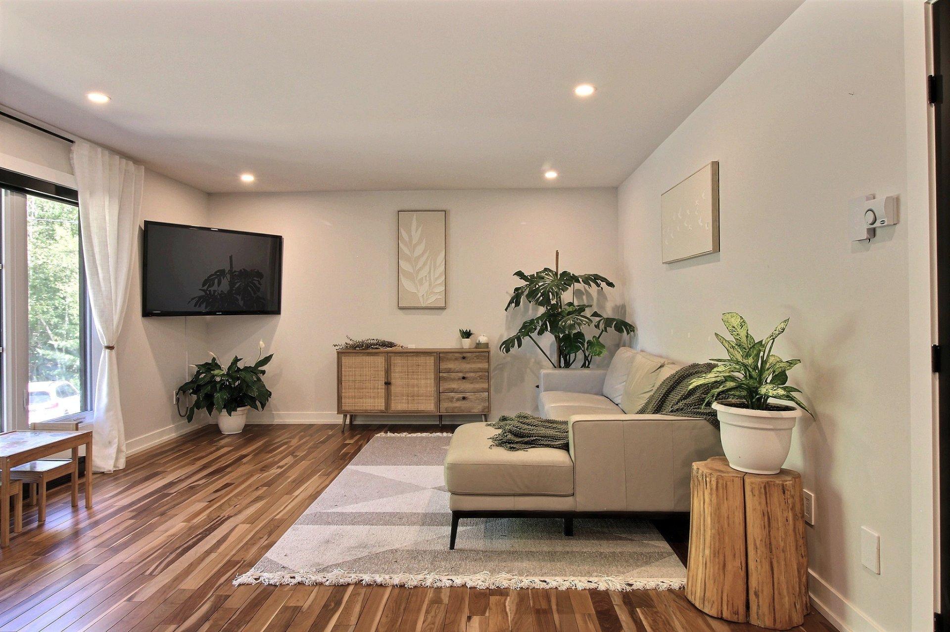 









924

 - 924A


Rue des Lacs

,
Saint-Jérôme,




QC
J5L1S9

