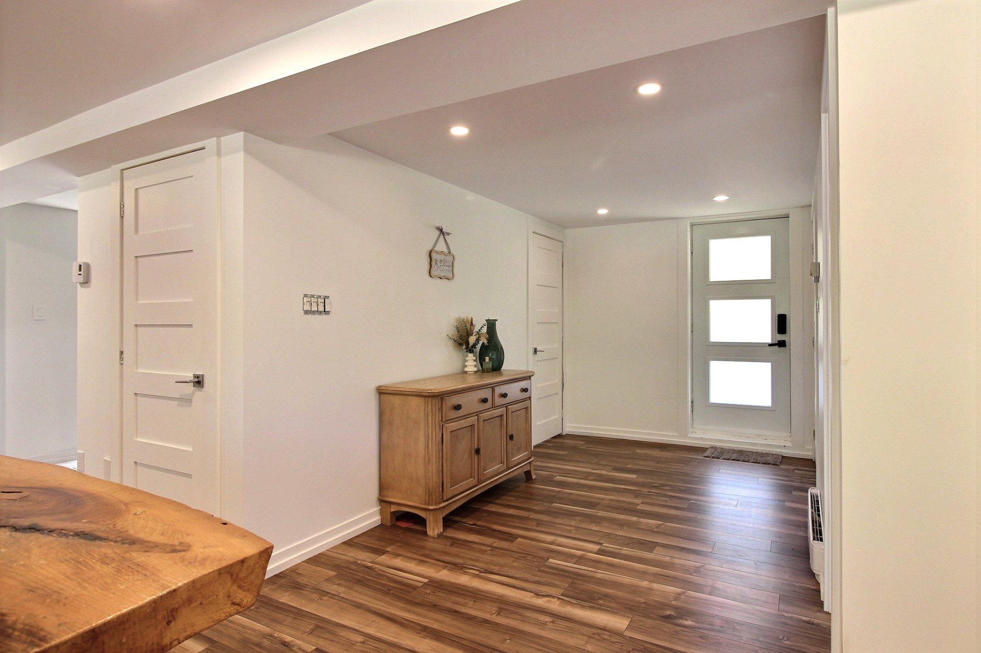 









924

 - 924A


Rue des Lacs

,
Saint-Jérôme,




QC
J5L1S9

