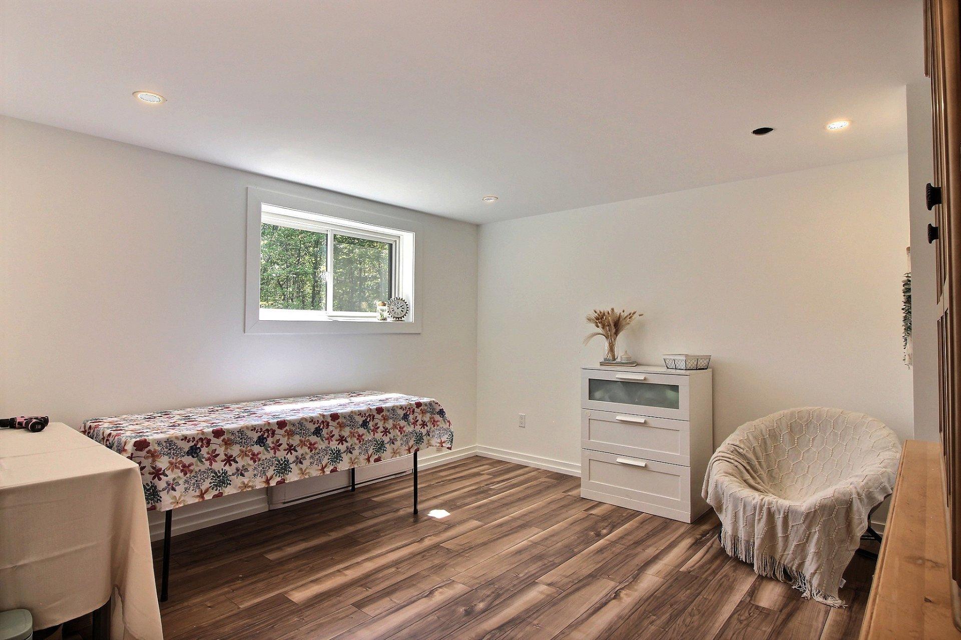 









924

 - 924A


Rue des Lacs

,
Saint-Jérôme,




QC
J5L1S9

