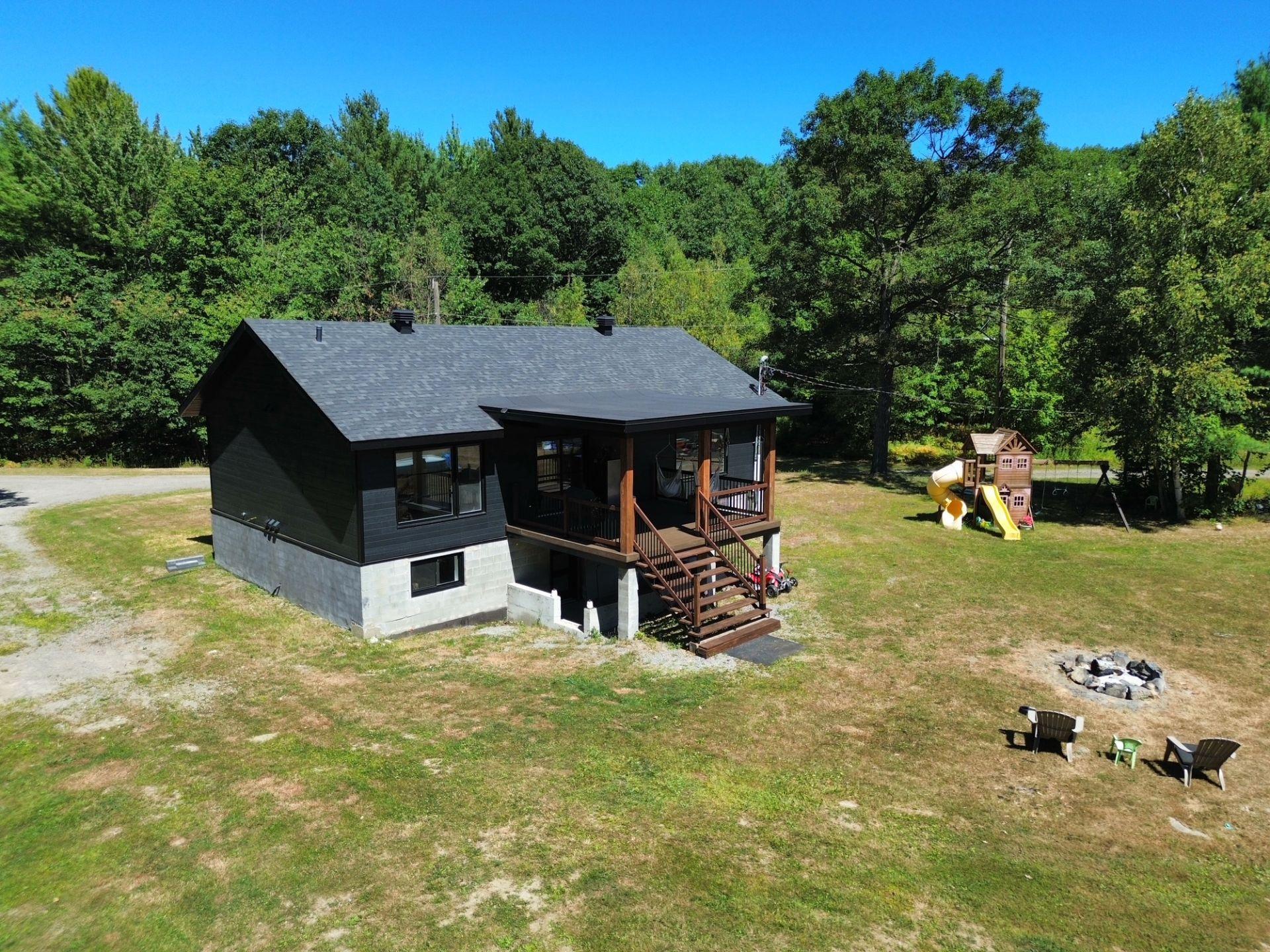 









924

 - 924A


Rue des Lacs

,
Saint-Jérôme,




QC
J5L1S9

