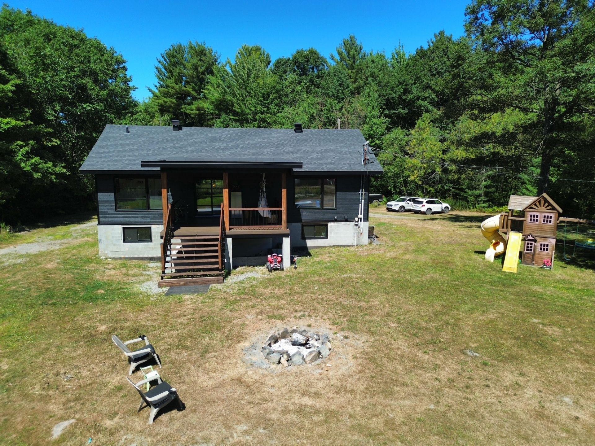 









924

 - 924A


Rue des Lacs

,
Saint-Jérôme,




QC
J5L1S9

