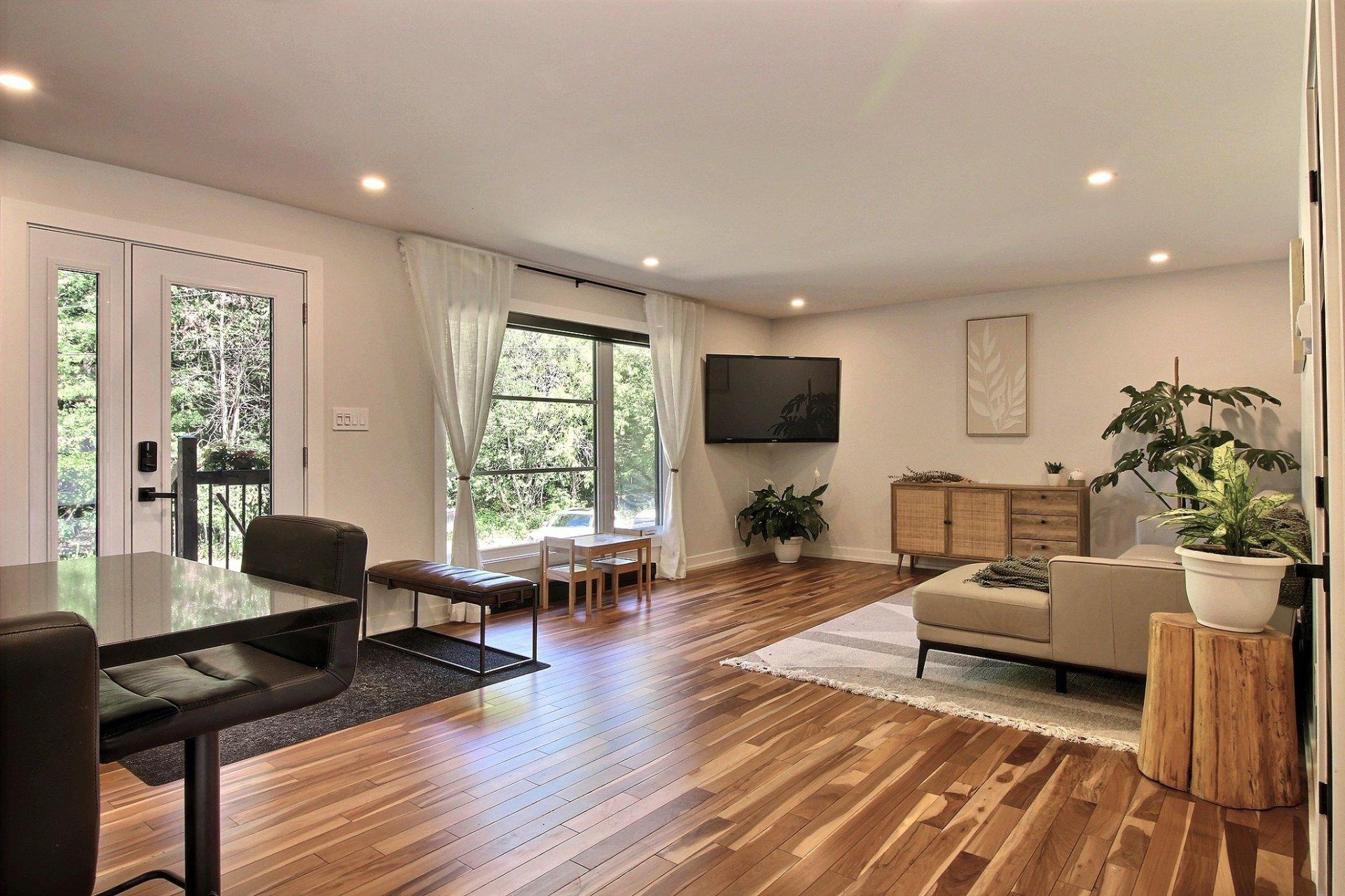 









924

 - 924A


Rue des Lacs

,
Saint-Jérôme,




QC
J5L1S9

