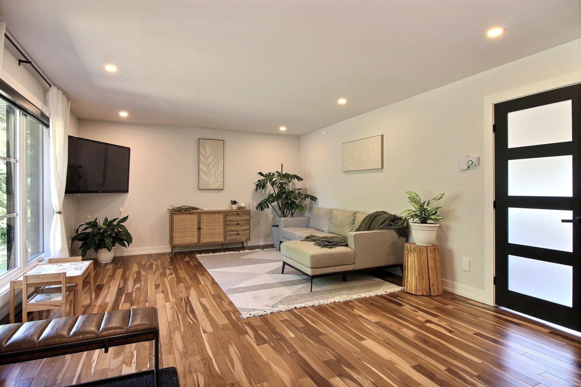 









924

 - 924A


Rue des Lacs

,
Saint-Jérôme,




QC
J5L1S9

