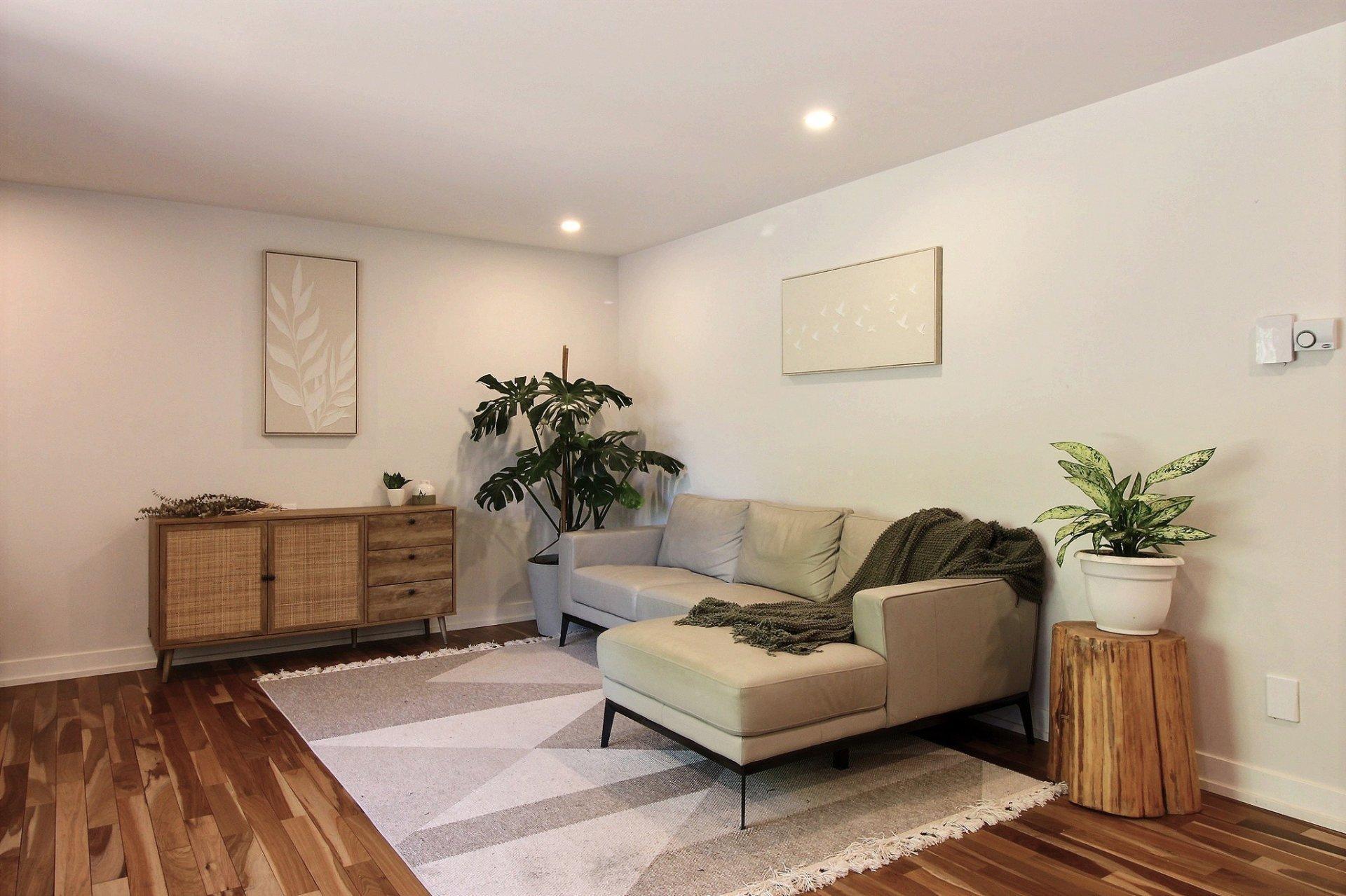 









924

 - 924A


Rue des Lacs

,
Saint-Jérôme,




QC
J5L1S9

